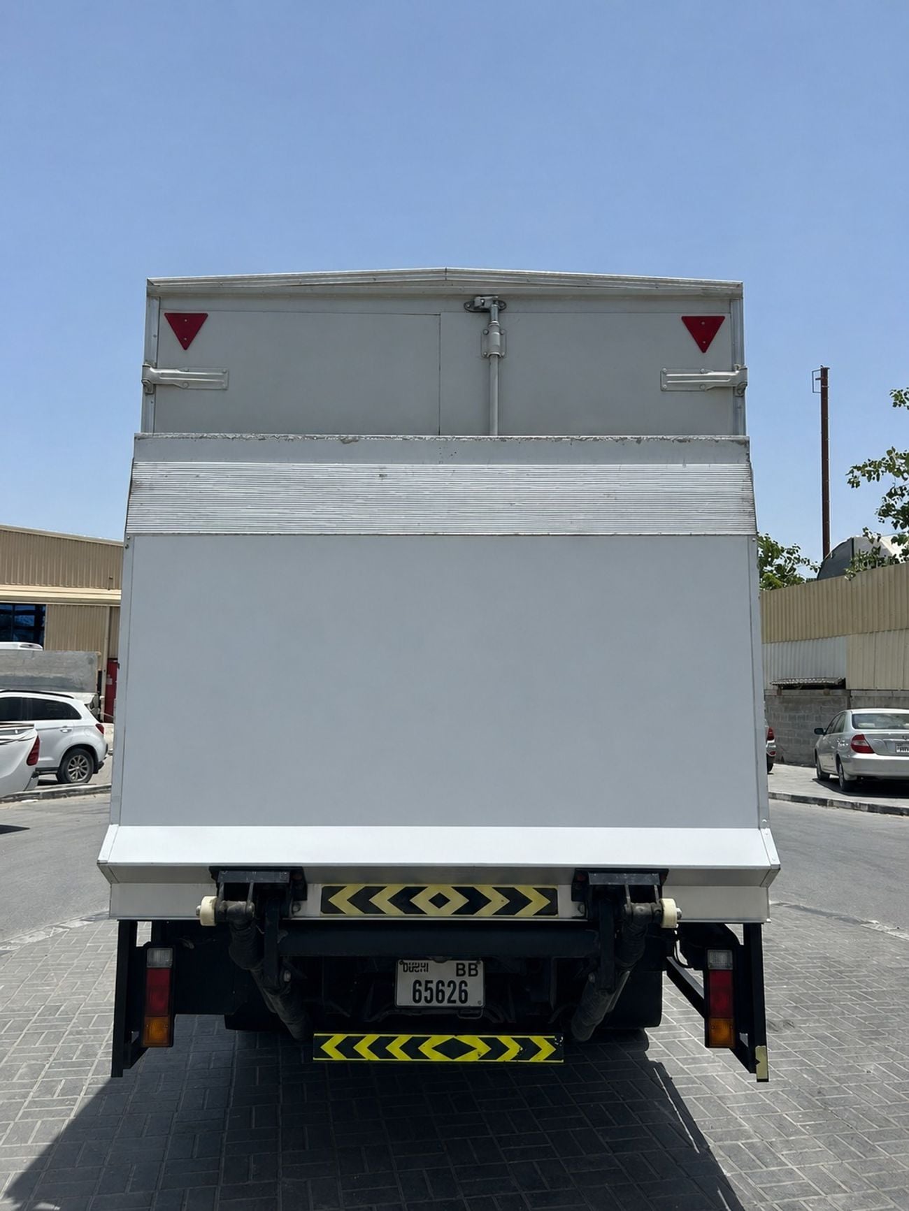 ميتسوبيشي كانتر فان STANDARD 2024 Mitsubishi Canter Box Truck | Long Chassis | GCC Spec | 47,000 km