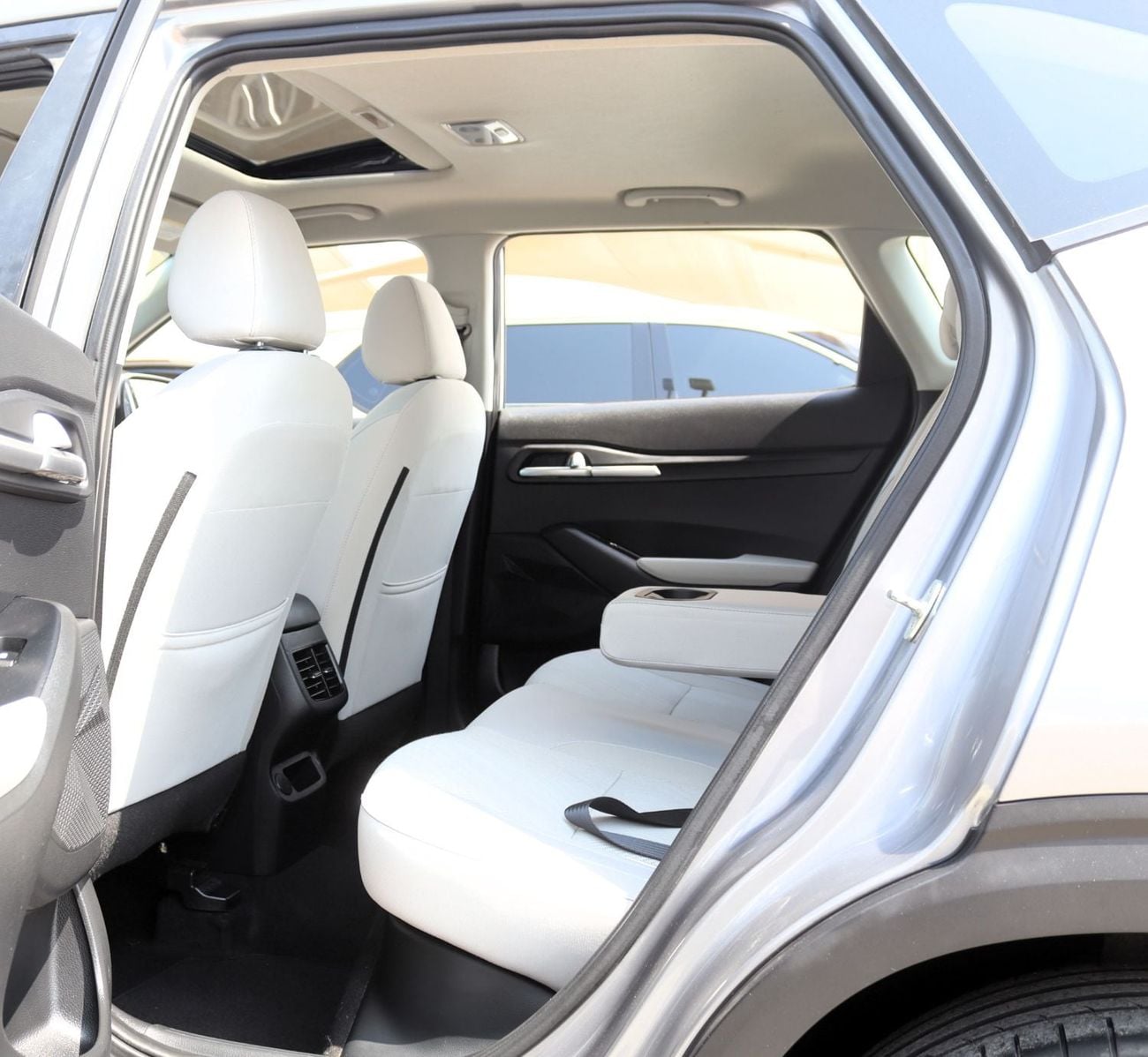 Kia Seltos EX ACCIDENTS FREE - GCC - ORIGINAL PAINT - SUNROOF - ENGINE 1600 CC - PERFECT CONDITION INSIDE OUT