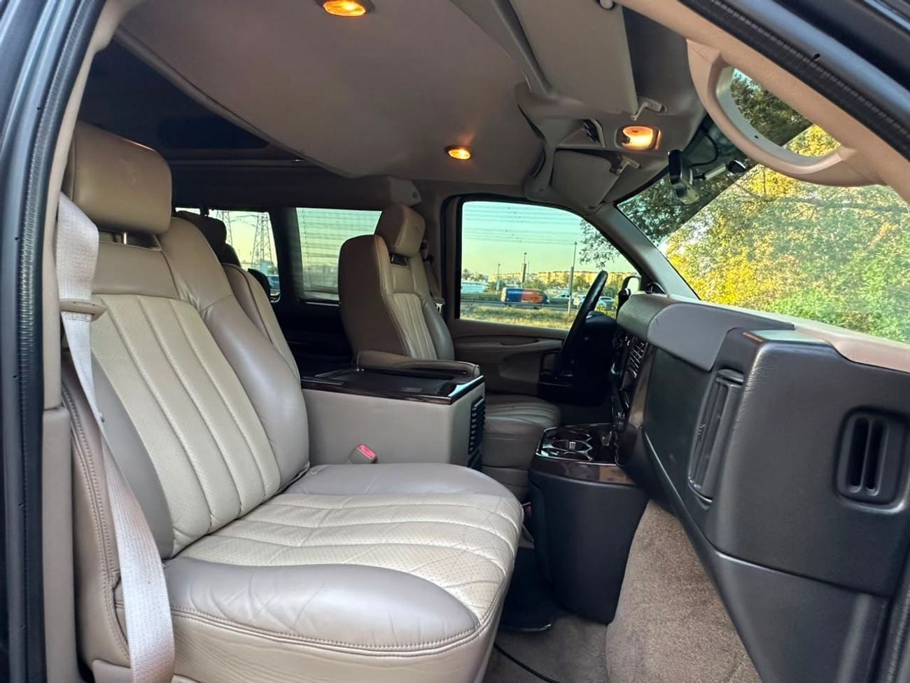 جي أم سي سافانا GMC SAVANA 2013 GCC // VIP ROOM // TV // ACCIDENT FREE // PERFECT CONDITION // 9 SEATS