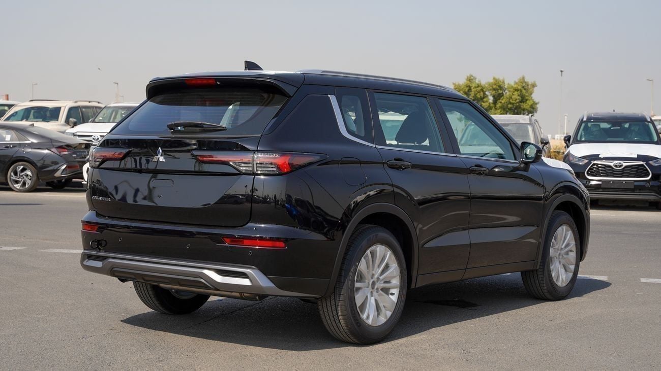ميتسوبيشي آوتلاندر GLX MIDLINE ميتسوبيشي أوتلاندر (G03) – 2026 2.5 لتر | SUV 7 مقاعد | مواصفات GCC | للتصدير ف