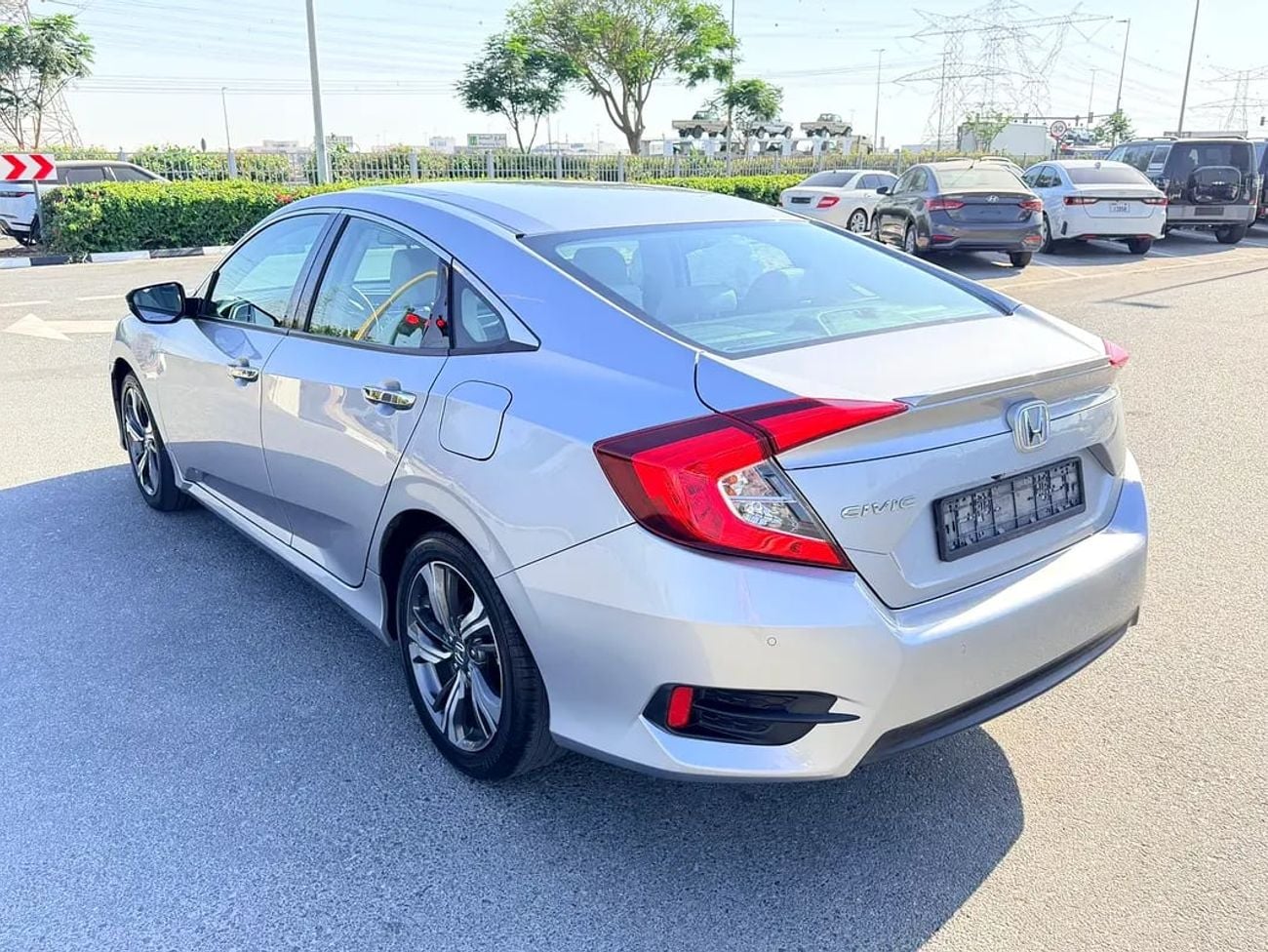Honda Civic 1.8 i-VTEC GCC Specs single owner full service history from al Futtaim automobiles