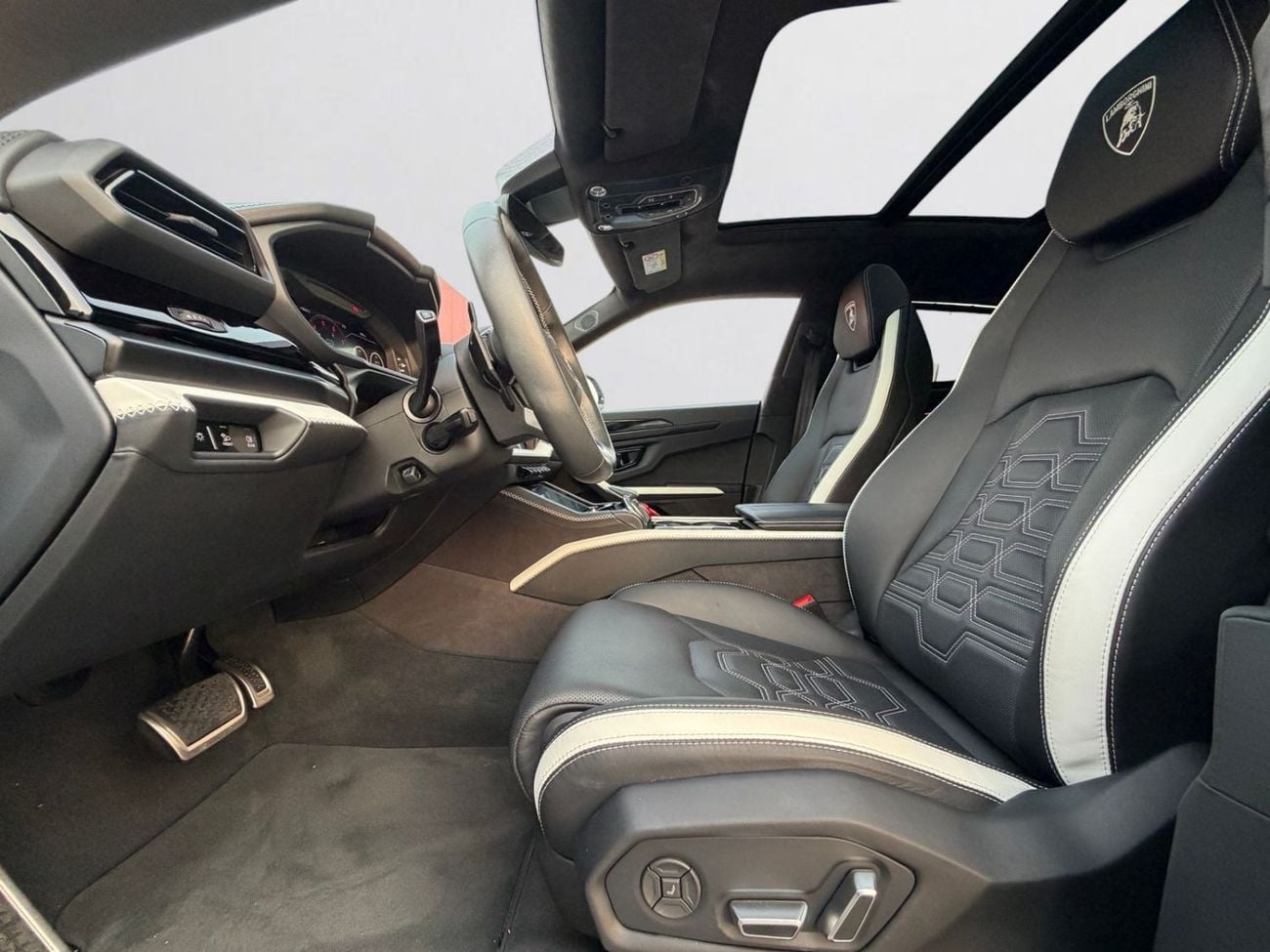 Lamborghini Urus SE UM FILE OPEN | SERVICE CONTRACT TILL 2030 | MATTE PPF | FULL AGENCY HISTORY