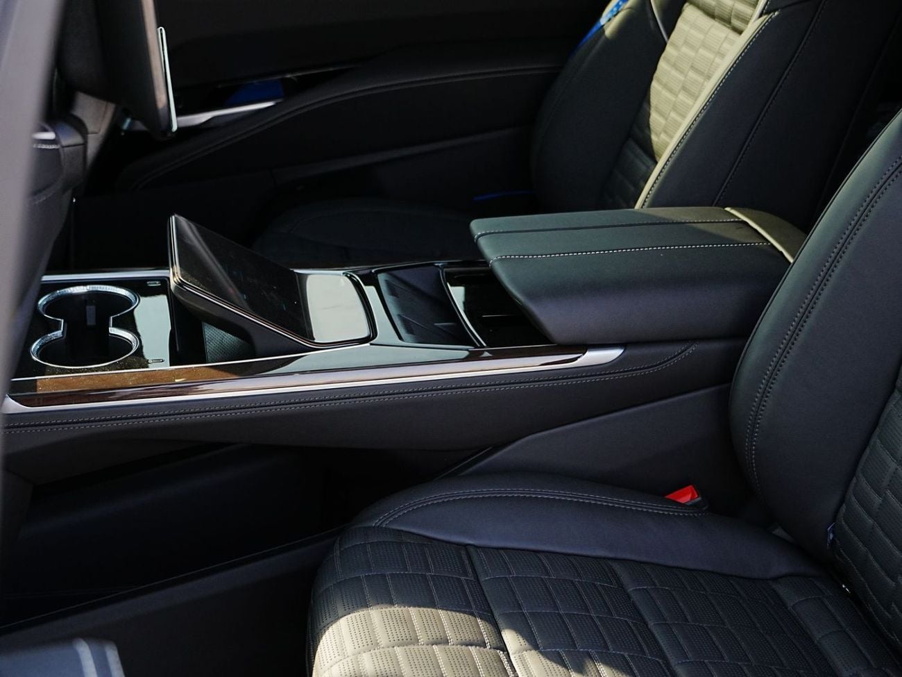 Cadillac Escalade SPORT PLATINUM VIP SEATS