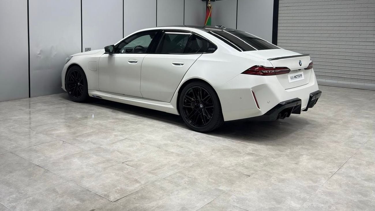 BMW M5 STANDARD GCC competition