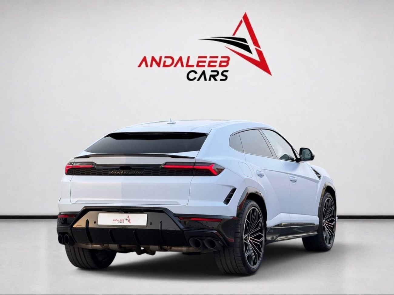 Lamborghini Urus SE UM FILE OPEN | SERVICE CONTRACT TILL 2030 | MATTE PPF | FULL AGENCY HISTORY