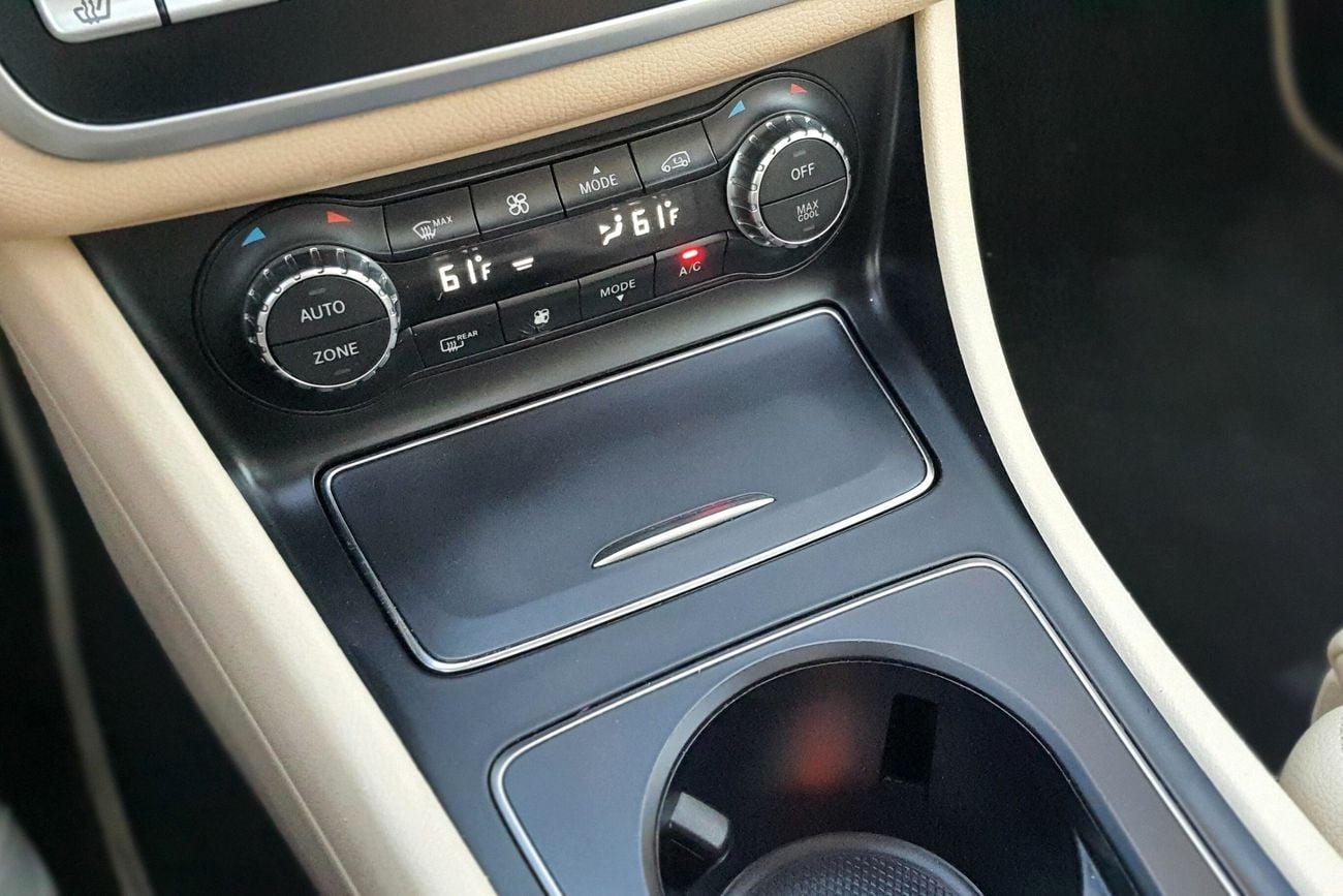 Mercedes Benz GLA250 STANDARD