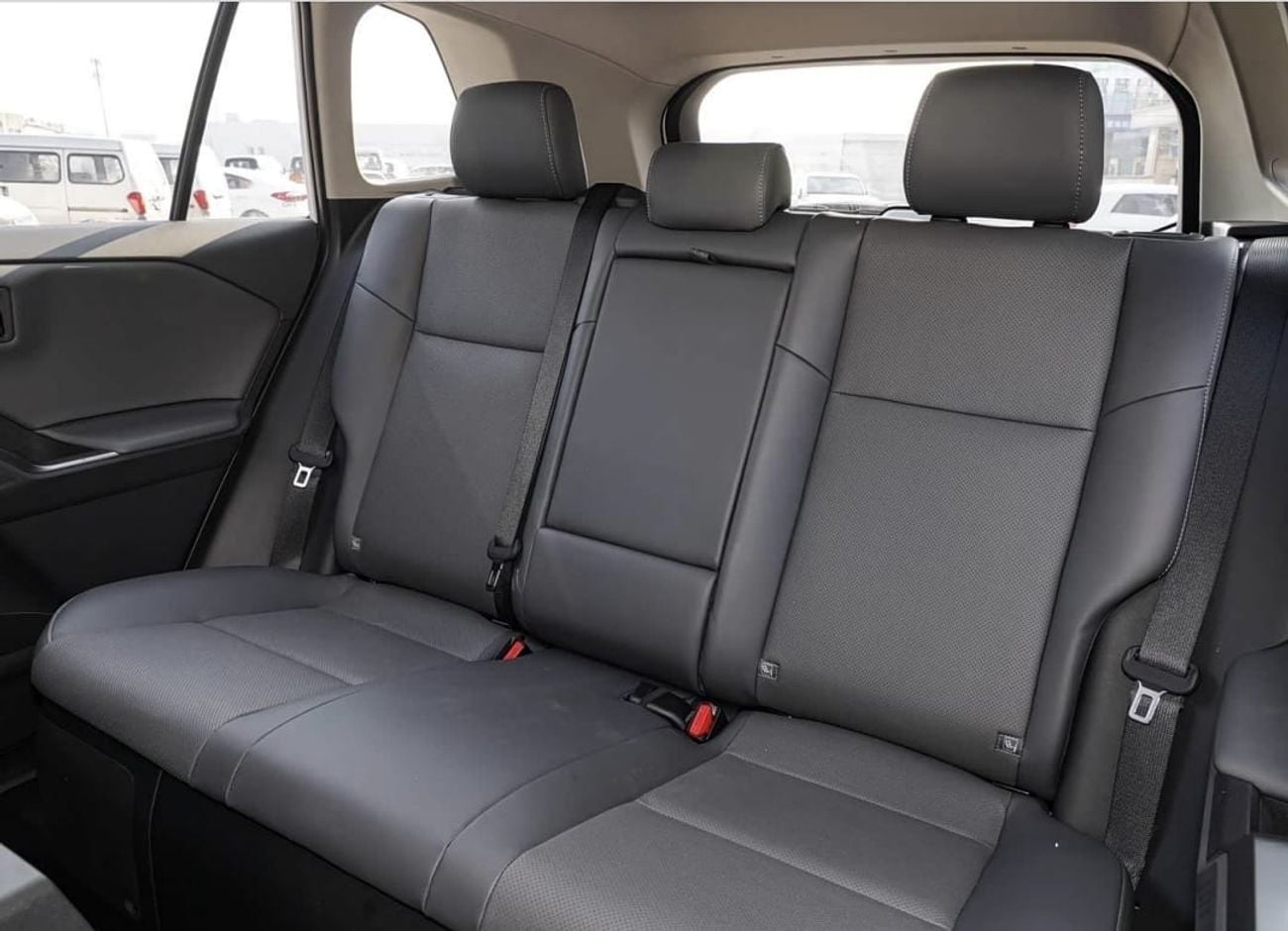 تويوتا راف ٤ XLE HEV تويوتا RAV4 2026، محرك 2.5 لتر هجين، دفع رباعي، فئة فاخرة