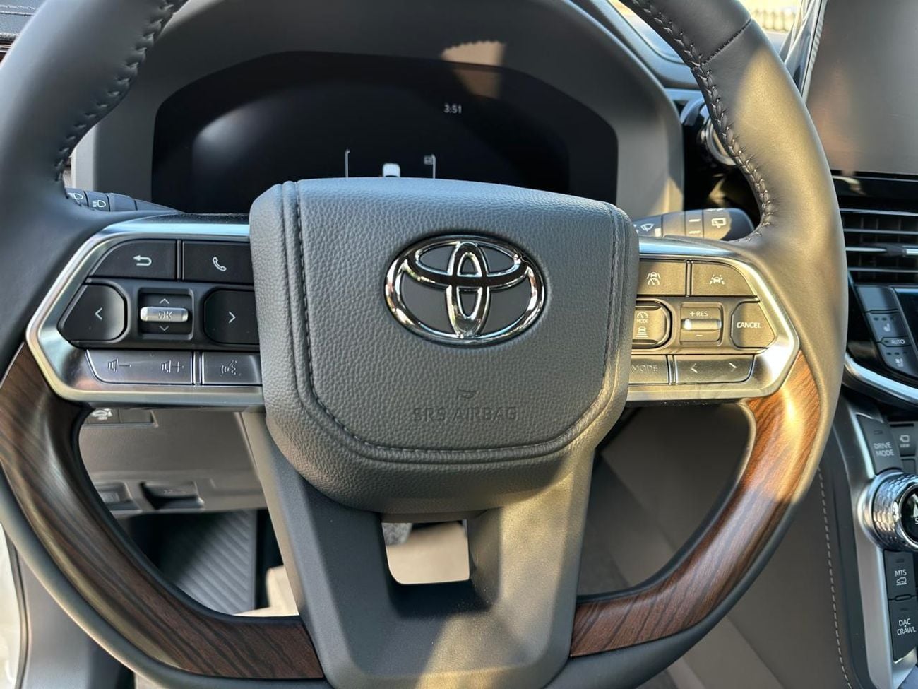 Toyota Land Cruiser VX 3.5 PETROL 26/26