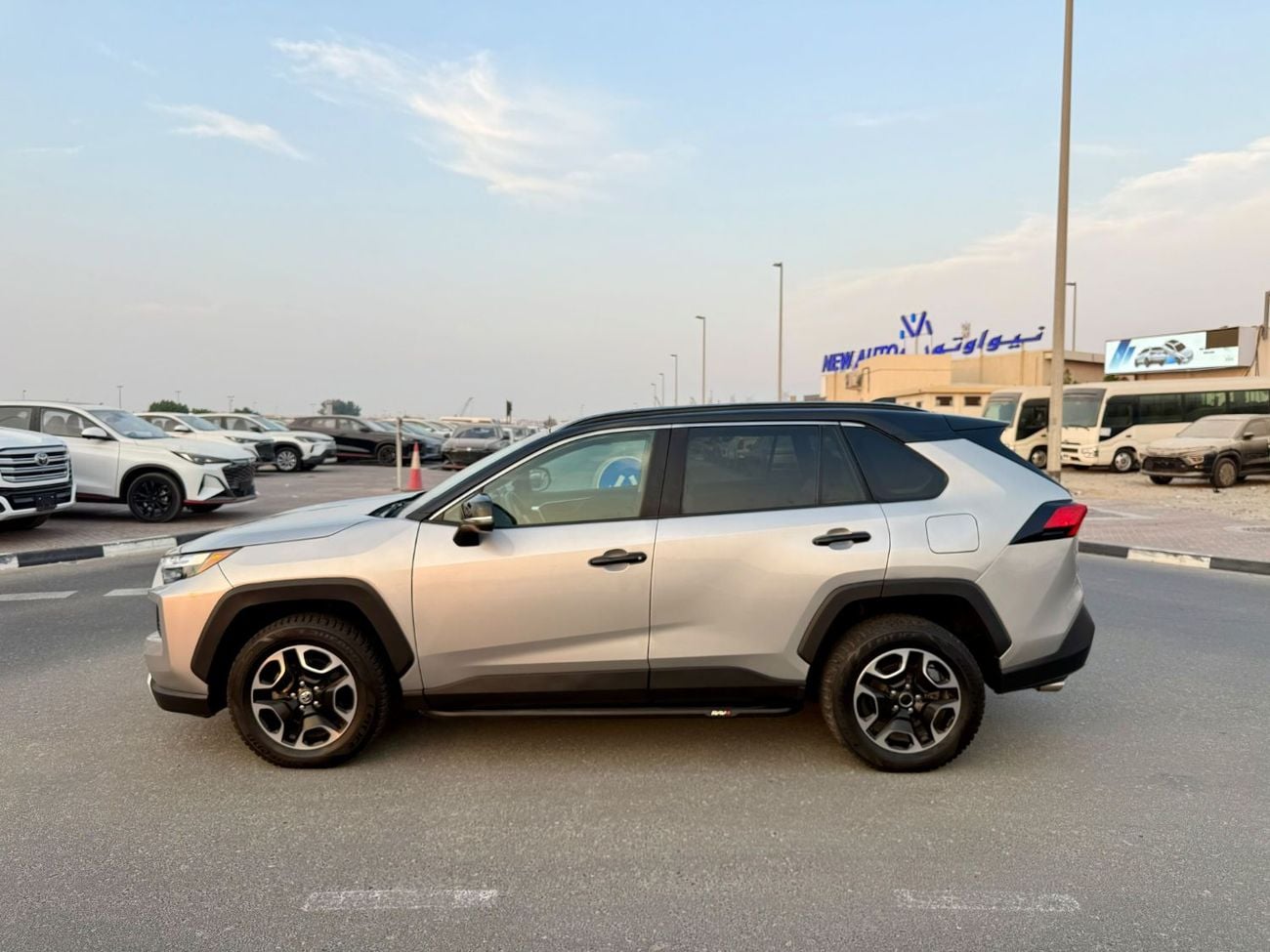Toyota RAV4 LE 2022 TOYOTA RAV4 XLE MOONROOF 2.5L 4WD KM: 56000