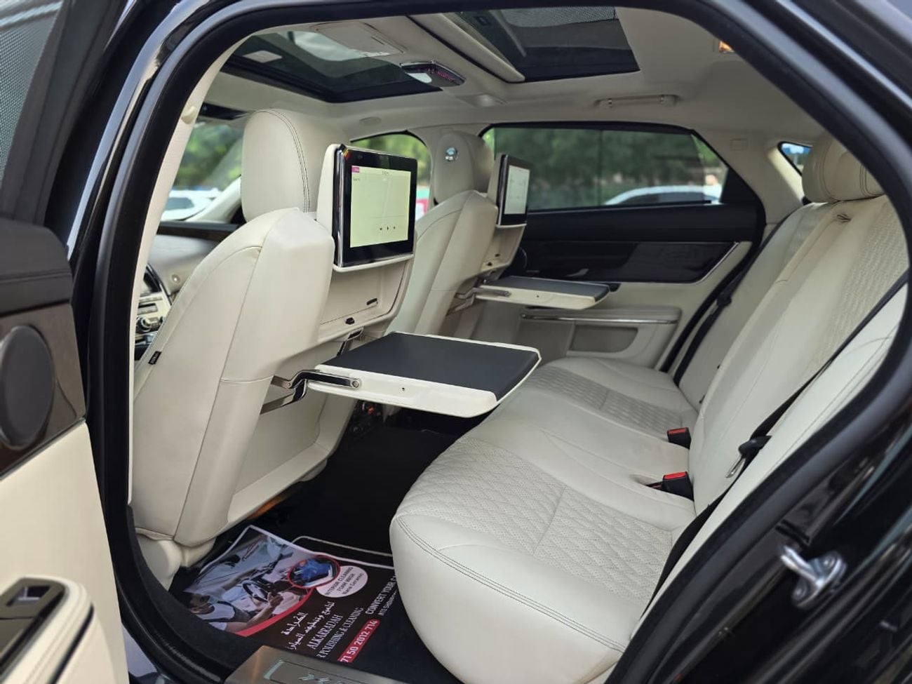 Jaguar XJ 50 - LWB Jaguar XJ 50 / 2019 V6 3.0L GCC Specs | Orginal paint | Accidrnt free | 2Keys | Perfect condition