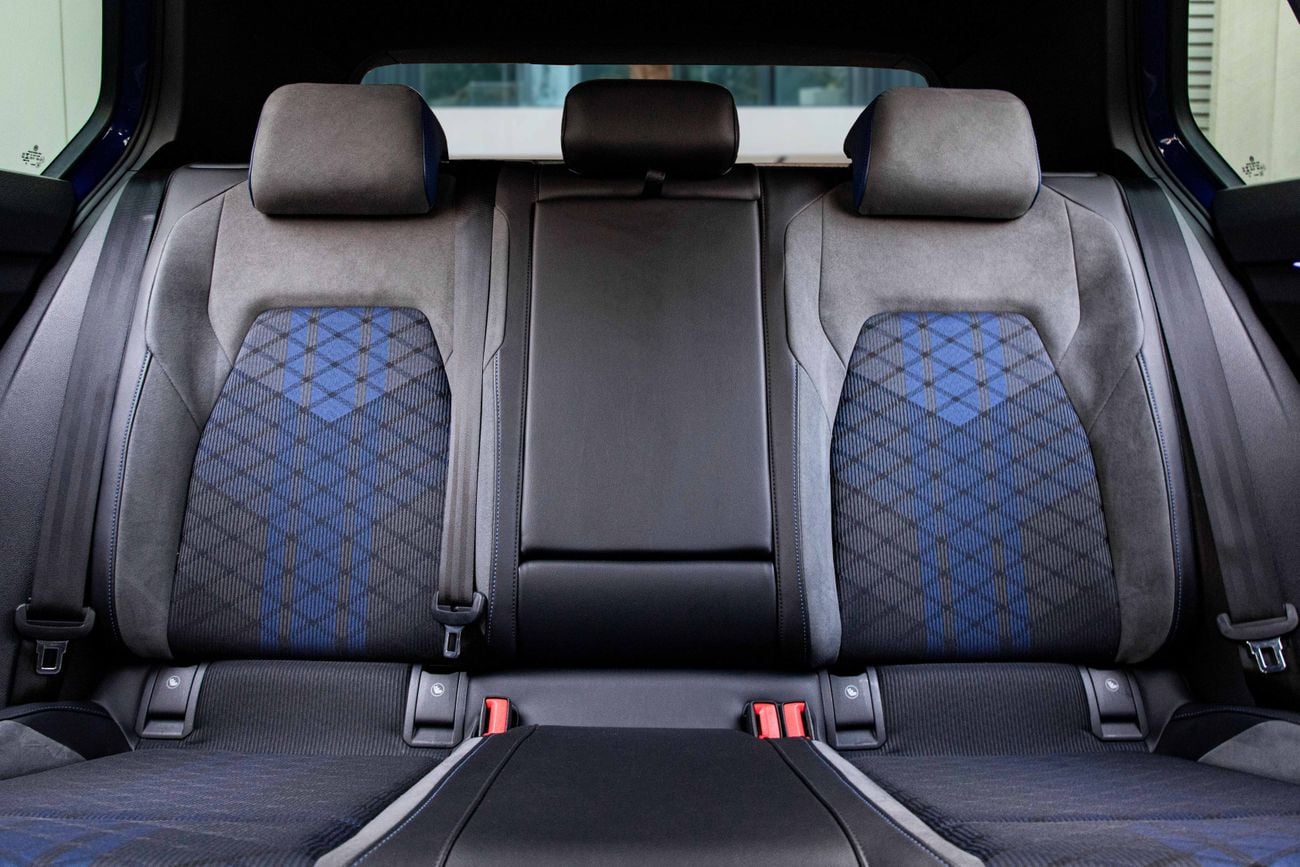 فولكس واجن جولف R Golf R | 2,448 P.M | 0% Downpayment | UNDER WARRANTY