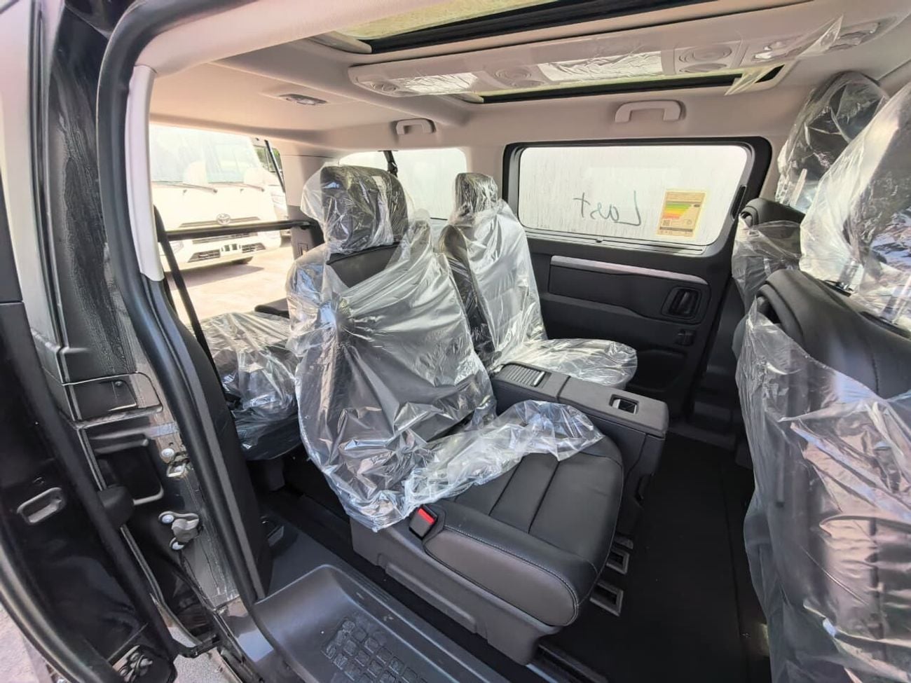 بيجو ترافلر VIP 7 SEATER