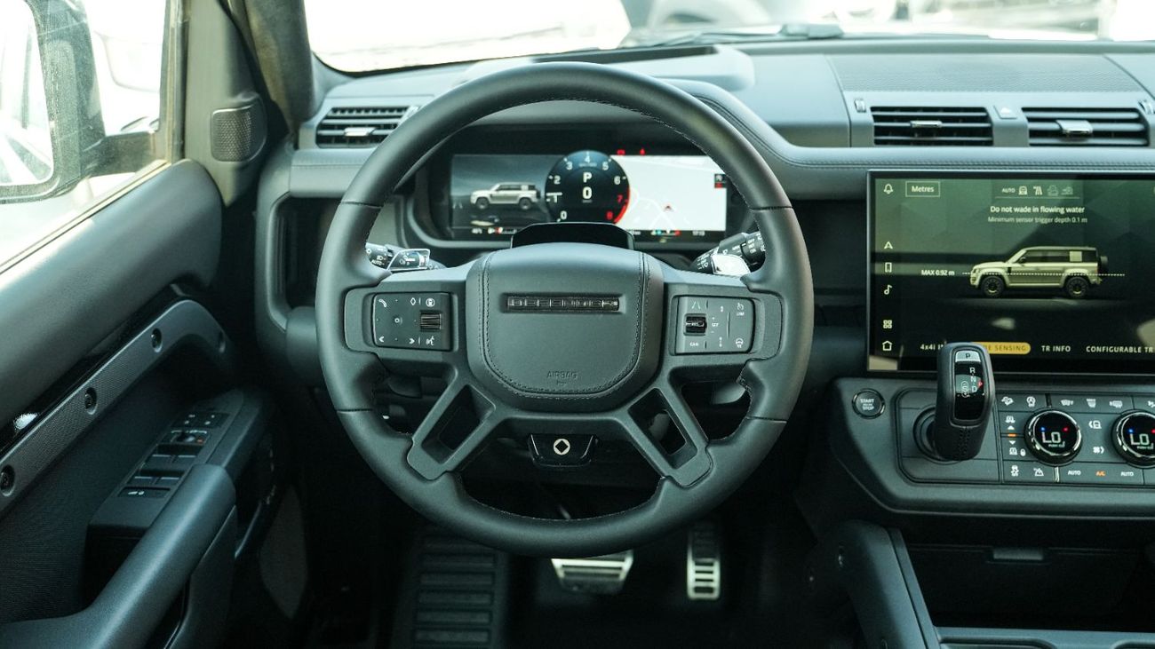 Land Rover Defender Black-Black OCTA P635 2026MY Export Only Black-Black 2026MY Export Only