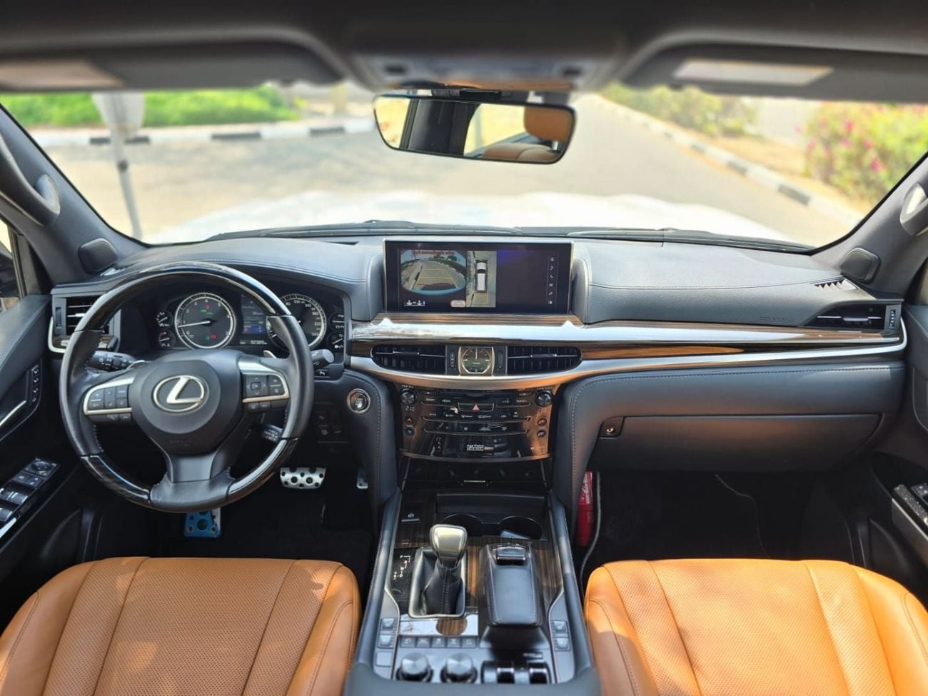 Lexus LX570 SIGNATURE LEXUS LX570 SIGNATURE FULL OPTION 2021 GCC AL FUTTAIM LEXUS SINGLE OWNER IN MINT CONDITION