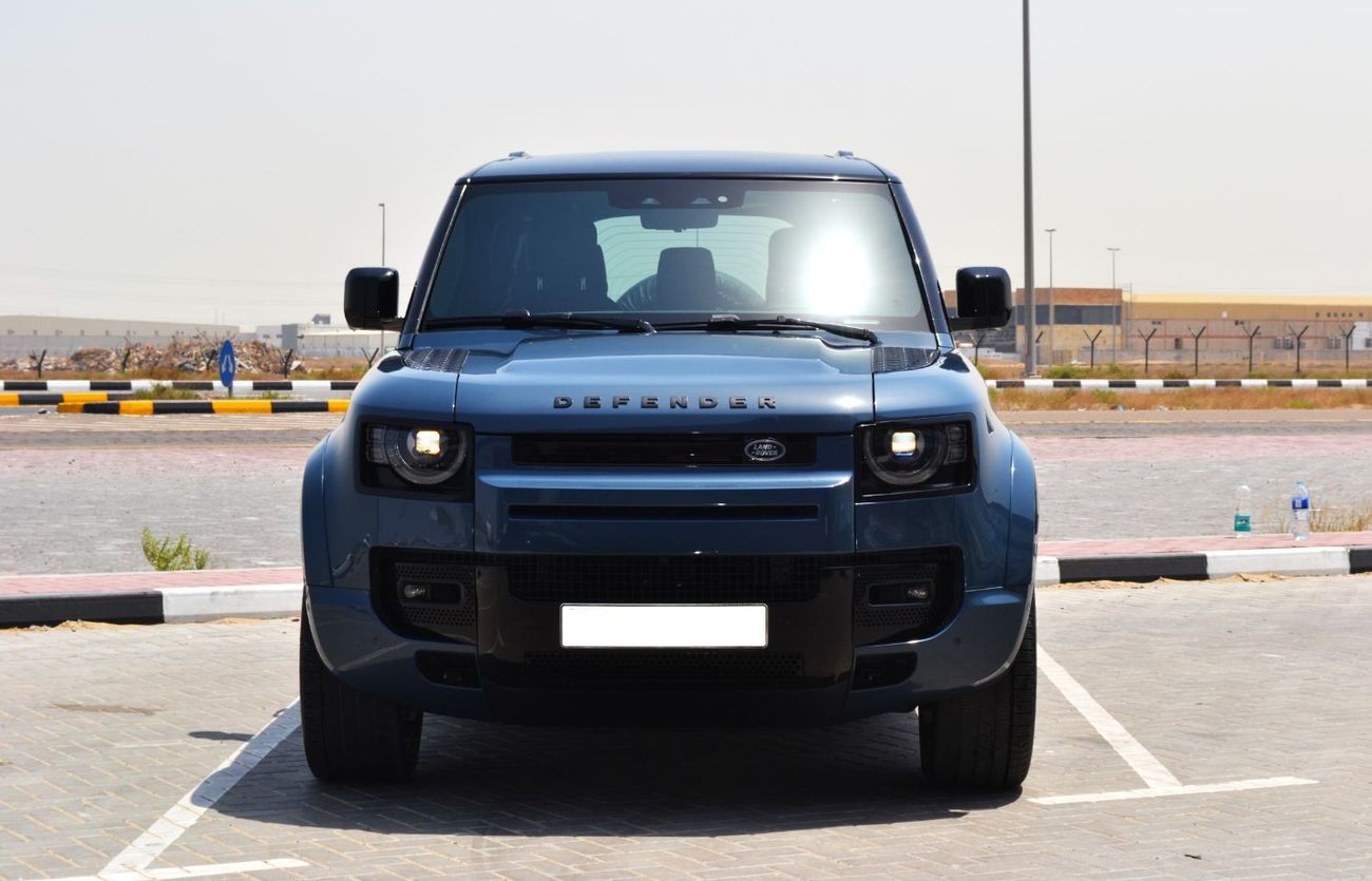Land Rover Defender Defender 110 HSE P400 V6 2022 BRAND New car Under Warranty full option super clean car SPECS GCC