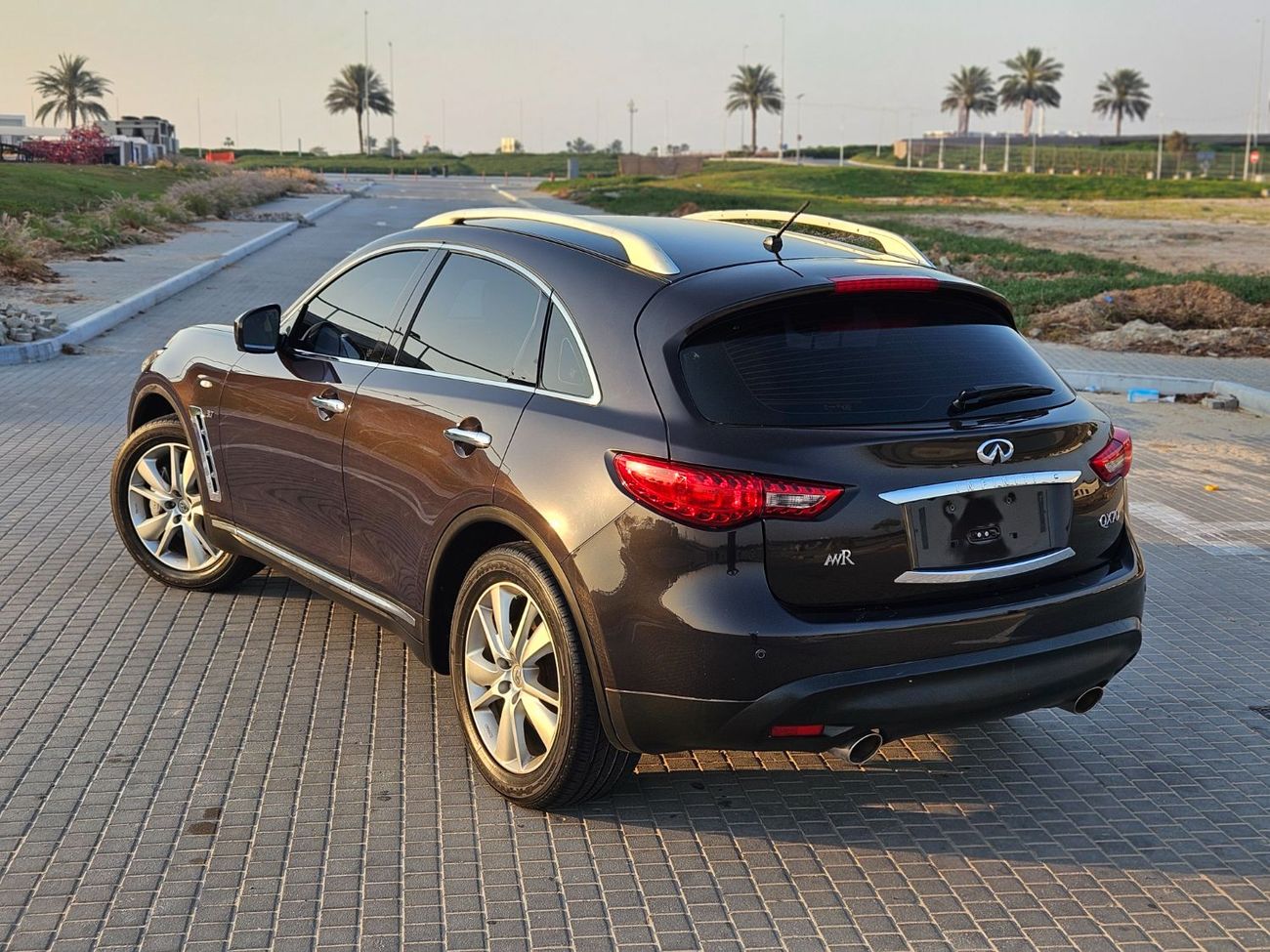 إنفينيتي QX70 إكسيلنس