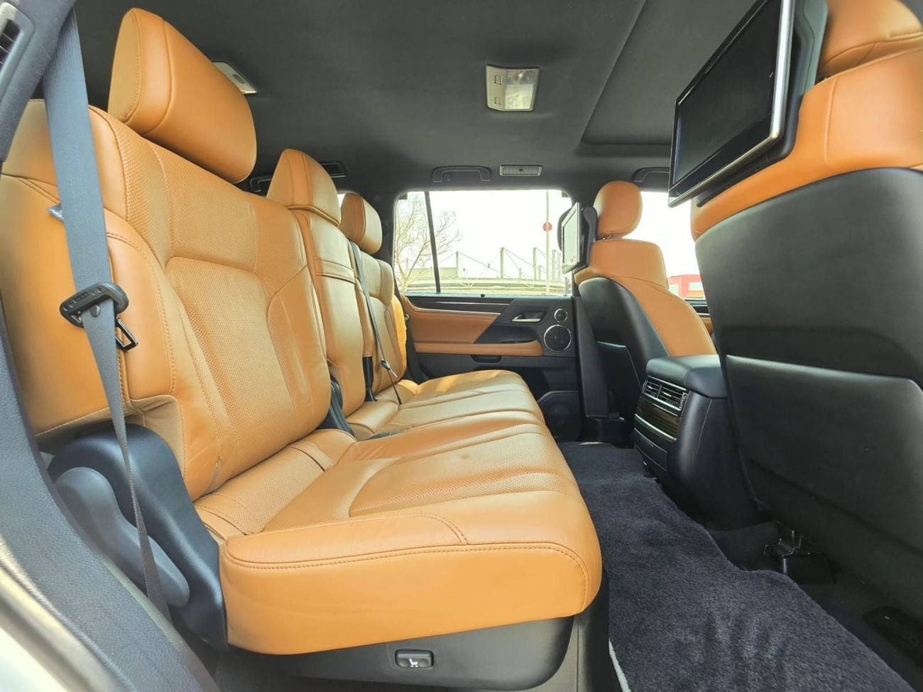 Lexus LX570 SIGNATURE LEXUS LX570 SIGNATURE FULL OPTION 2021 GCC AL FUTTAIM LEXUS SINGLE OWNER IN MINT CONDITION
