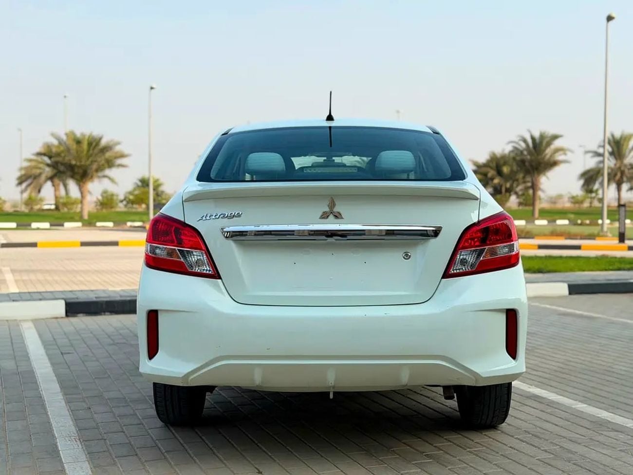 Mitsubishi Attrage GLX MID