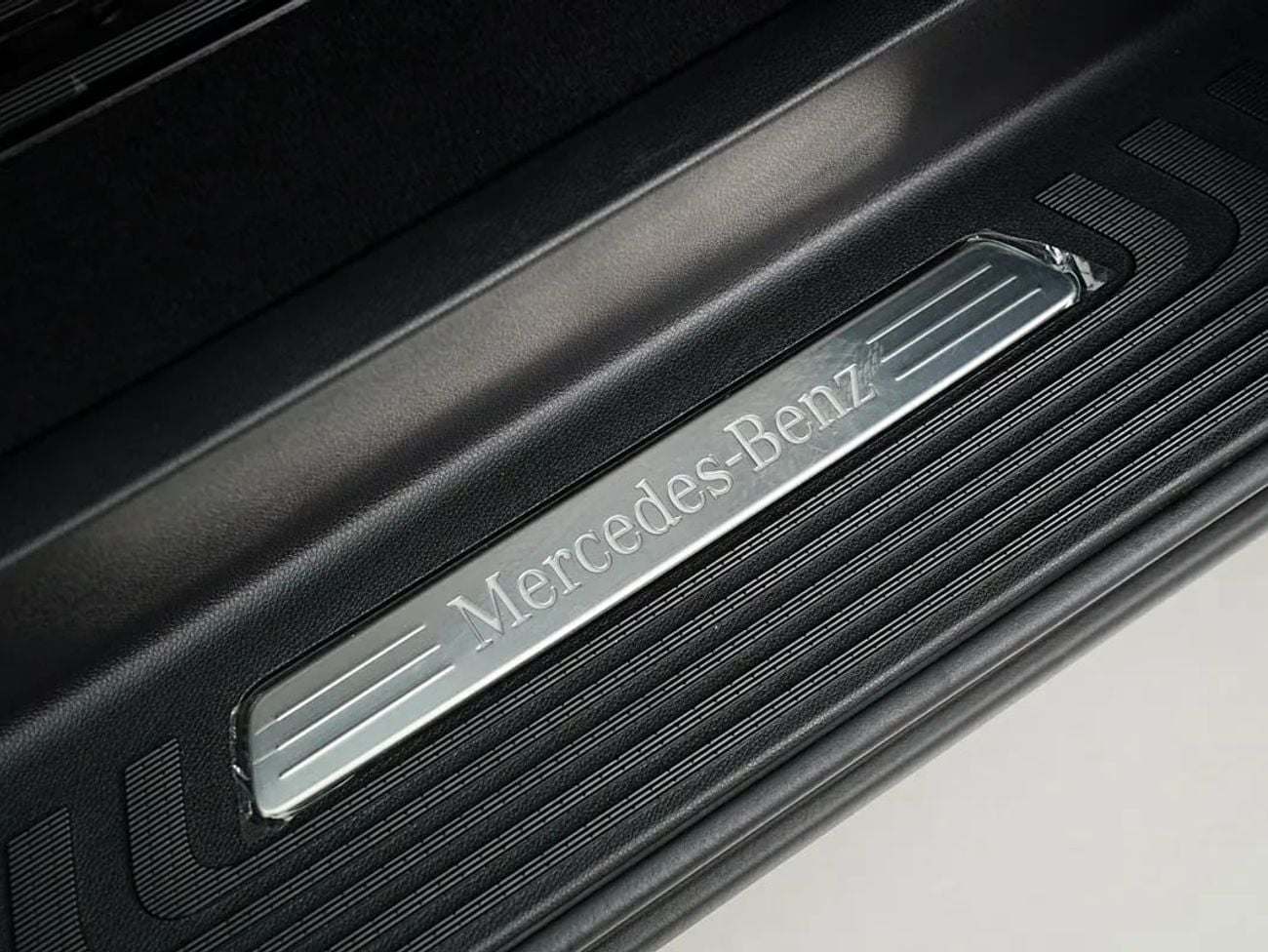Mercedes Benz V300 AVANTGARDE Dealer WARRANTY | GCC specs | V300 AVANGARDE