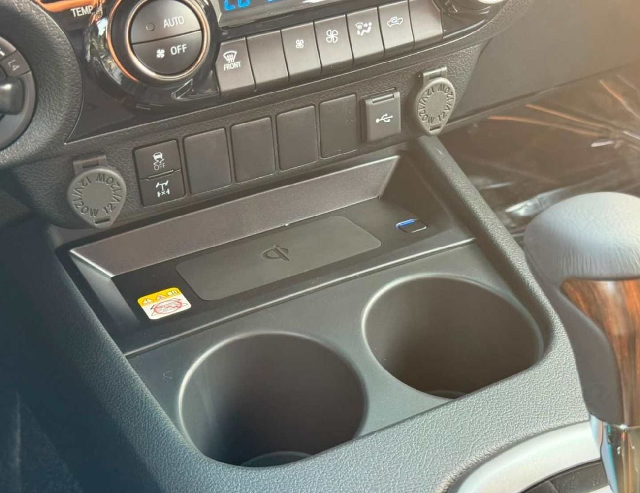 Toyota Hilux SR5 DOUBLE CABIN || 2.8L V4 DIESEL || BLIND SPOT | (CODE # HDAH1)