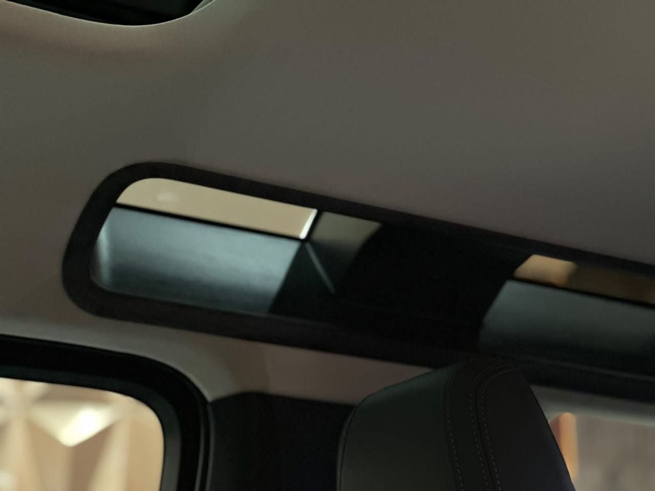 لاند روفر ديفندر P400 SE X Dynamics
