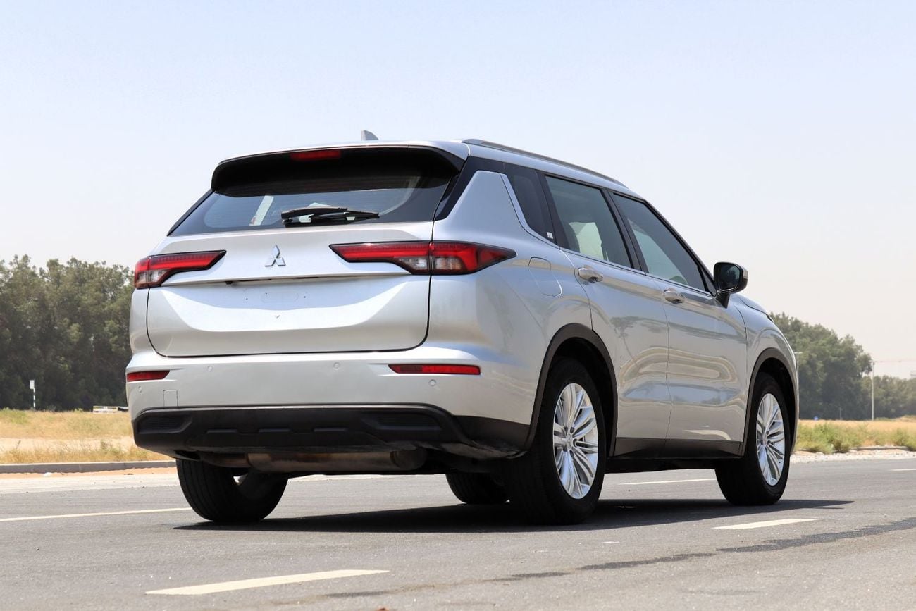 Mitsubishi Outlander GLX MIDLINE ACCIDENTS FREE - GCC - M LINE - ORIGINAL PAINT - PERFECT CONDITION INSIDE OUT