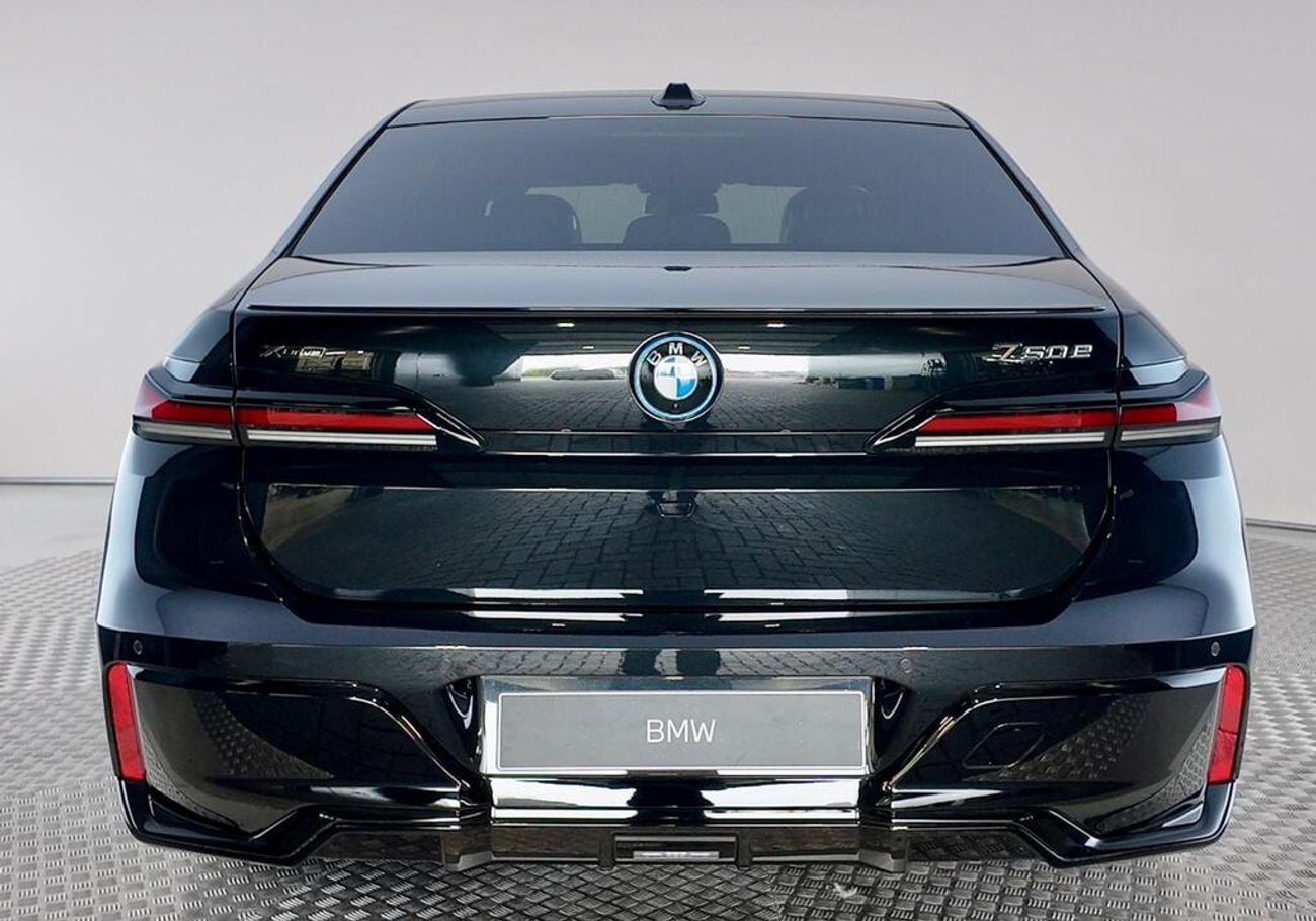 بي أم دبليو 750e xDRIVE بي إم دبليو 750E إم سبورت إكس درايف للتصدير فقط، قيادة يمين