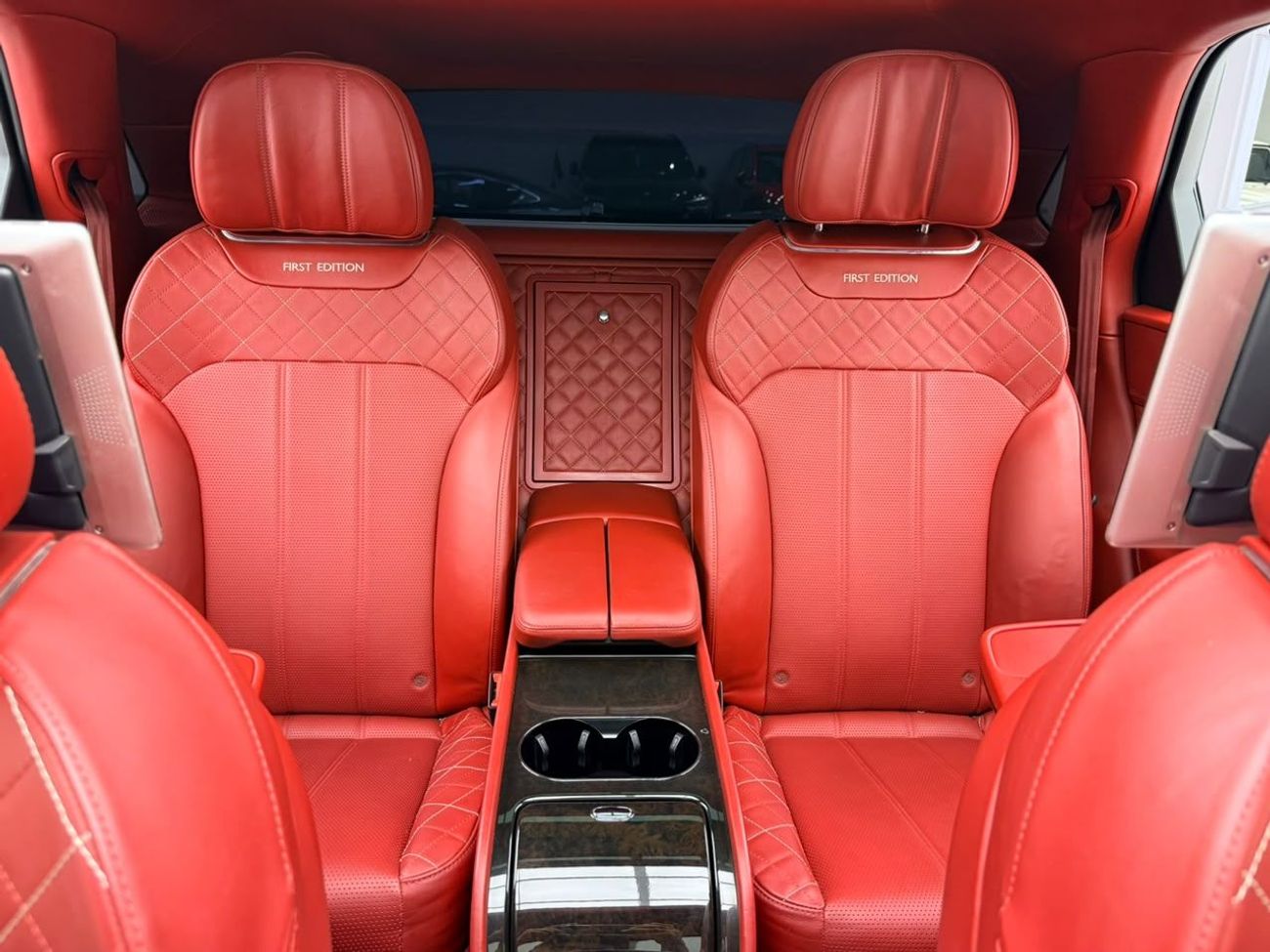 Bentley Bentayga FIRST EDITION 2017 Bentley Bentayga First Edition, Full Service History, Fully Loaded, Excellent Condition, GCC