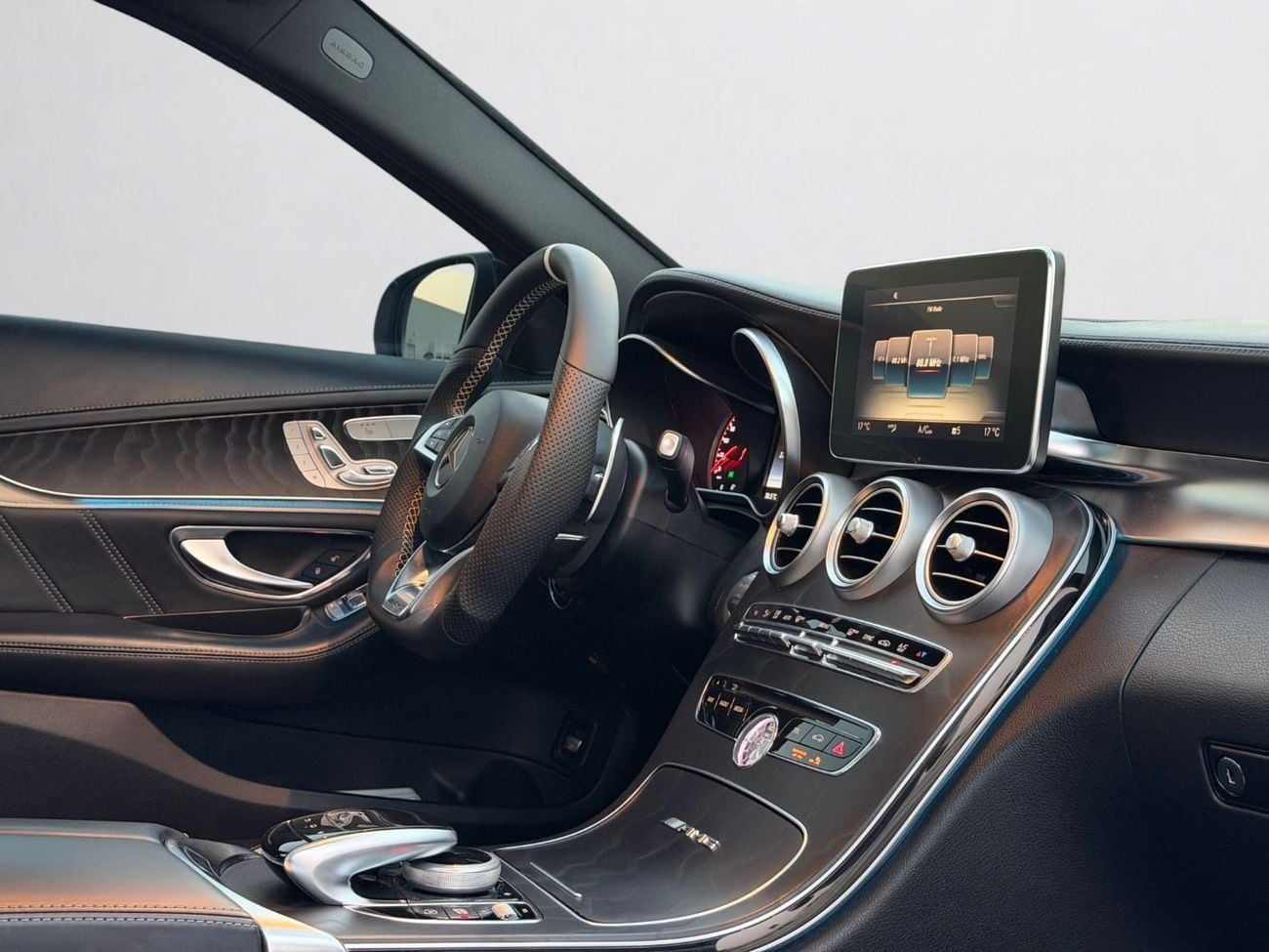 Mercedes Benz C63 AMG S 4.0L TWIN-TURBO V8 | 503 HP | 2 KEYS | ORIGINAL PAINT