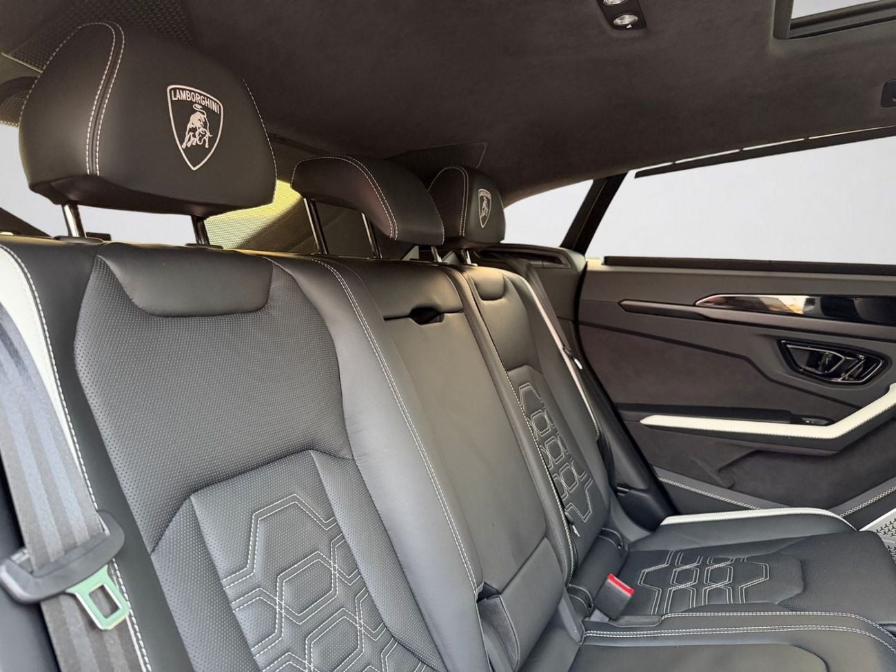Lamborghini Urus SE UM FILE OPEN | SERVICE CONTRACT TILL 2030 | MATTE PPF | FULL AGENCY HISTORY
