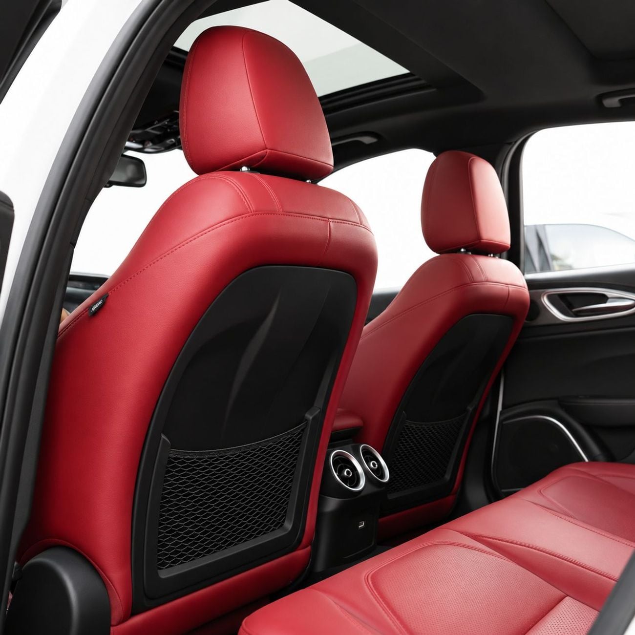 Alfa Romeo Giulia VELOCE AED 1,724 P.M • 0% Downpayment • Alfa Romeo Giulia Veloce • Agency Warranty And Service Contract
