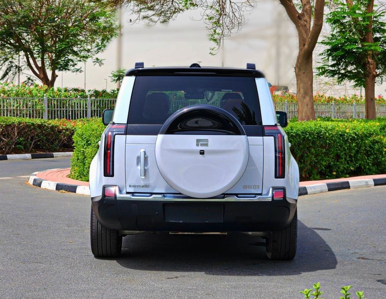 ROX 01 ALL ROUND 1.5L-4CYL turbo engine - 350 kw dual motor 7 SEATER Export Price