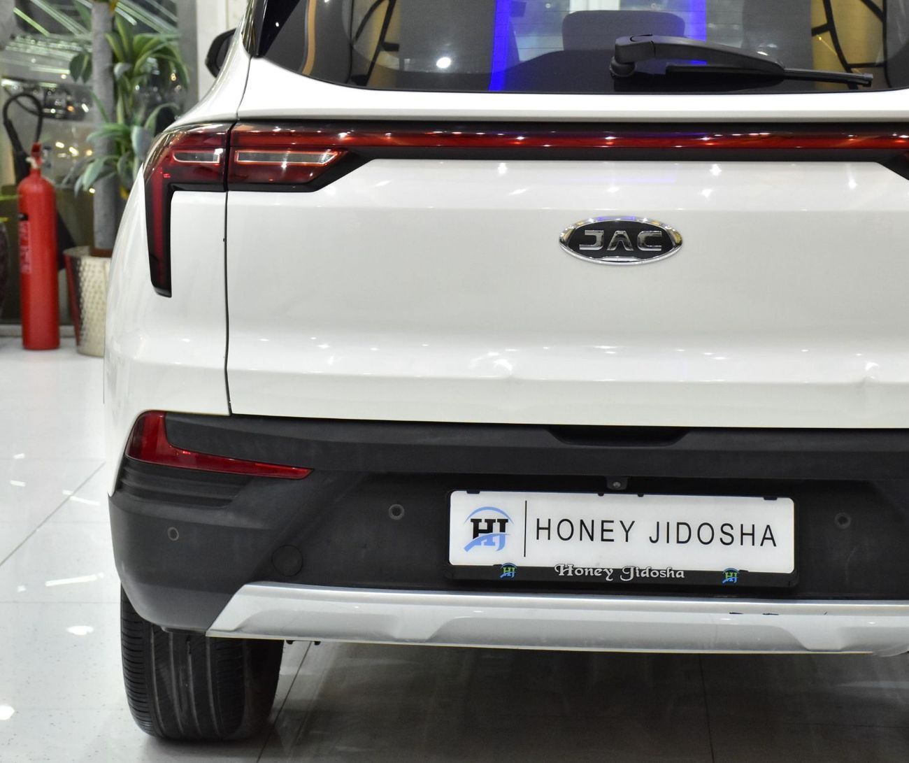 جاك JS4 INTELLIGENCE EXCELLENT DEAL for our JAC JS4 1.5T ( 2023 Model ) in White Color GCC Specs