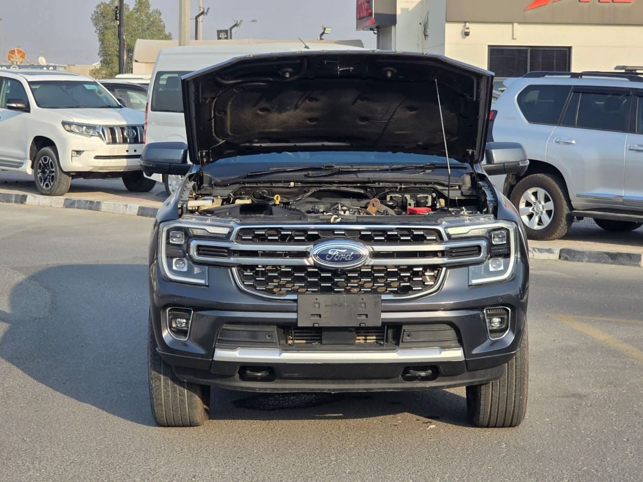 Ford Everest diesel 3.0L Platinum liter RHD ,7 seater only for export available