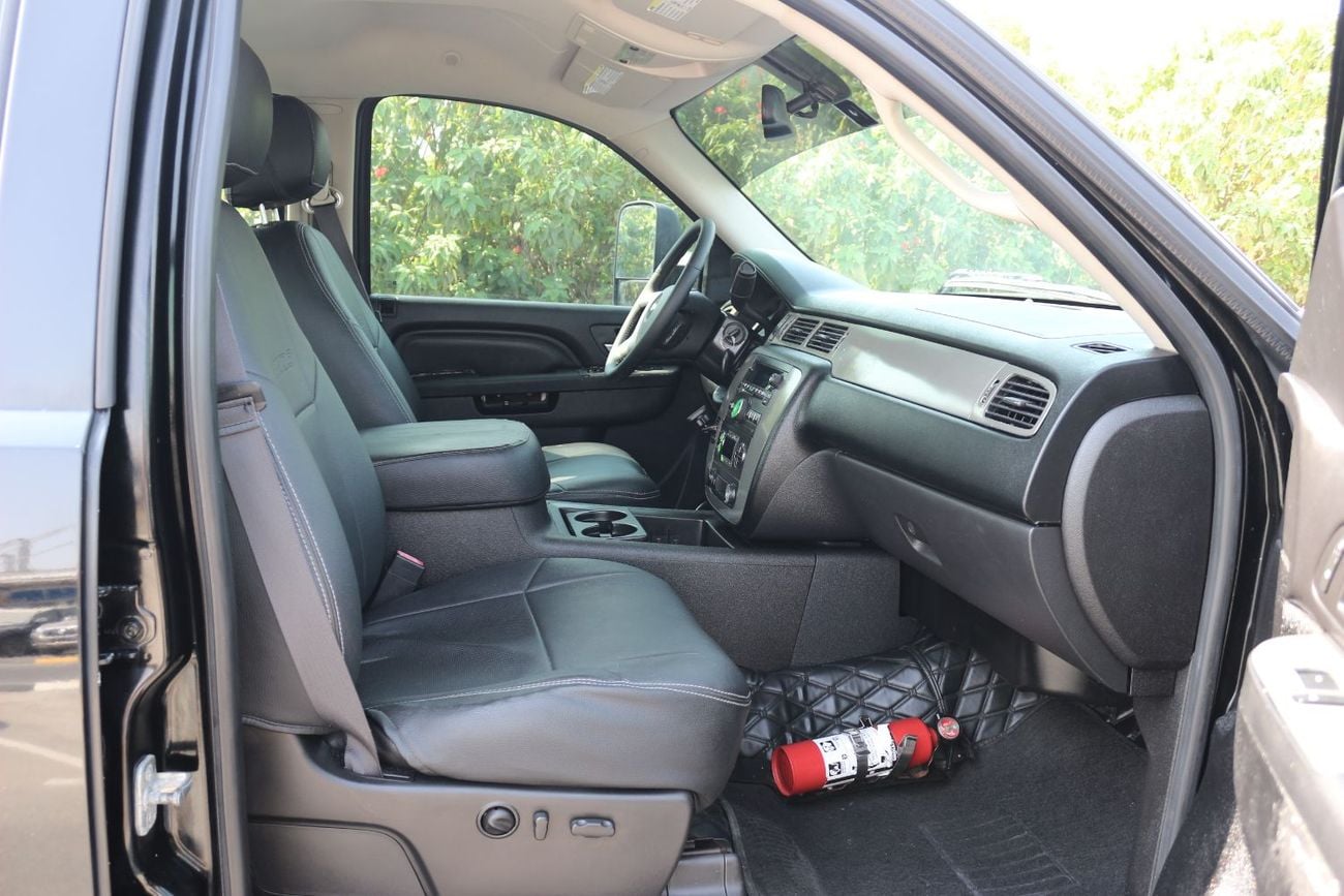 Chevrolet Silverado 3500 EXT/CAB Model 2013 Gulf space
