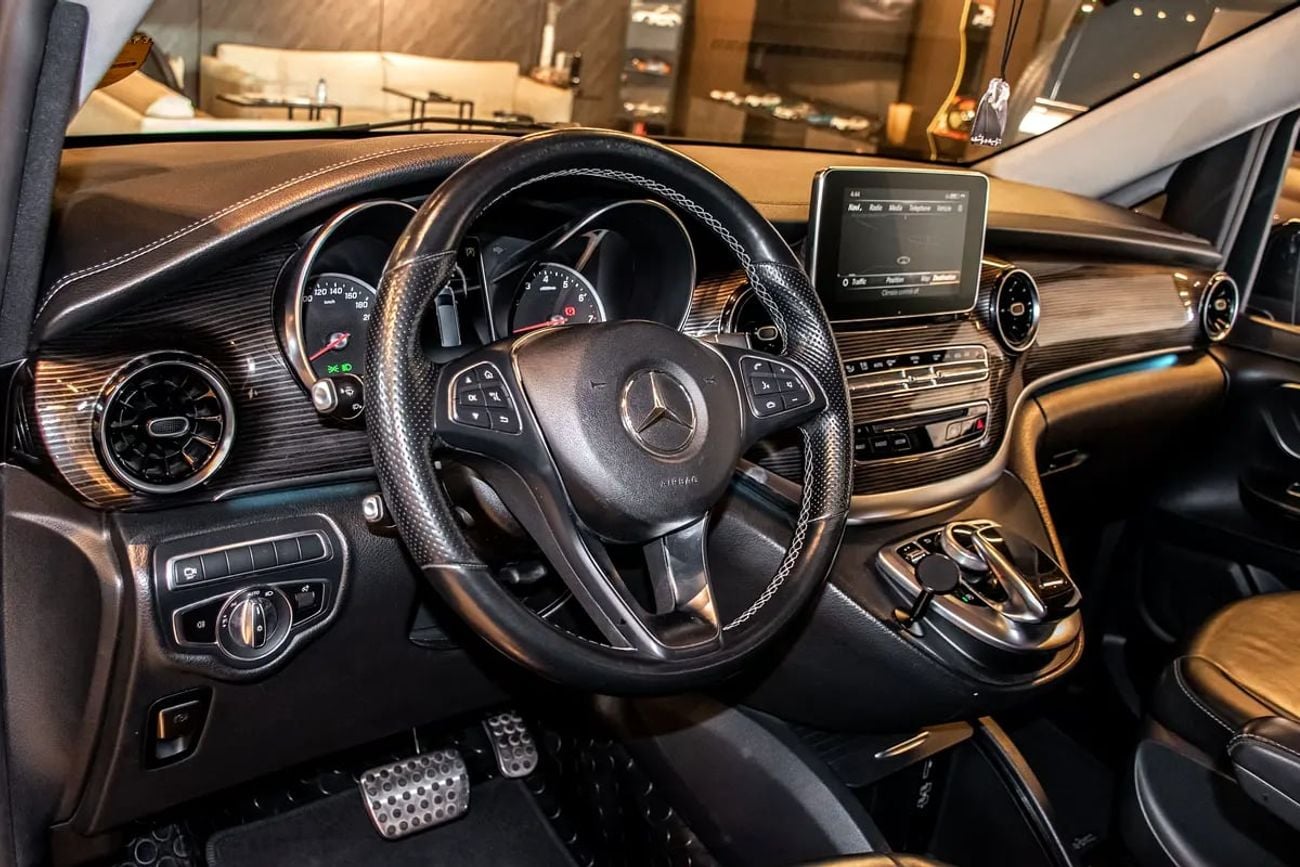 Mercedes Benz V 250 V 250 | GCC | 8-Seater | Luxury • Comfort