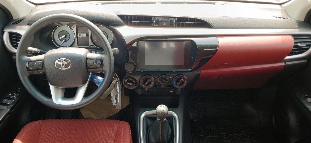 Toyota Hilux SR5 2026YM