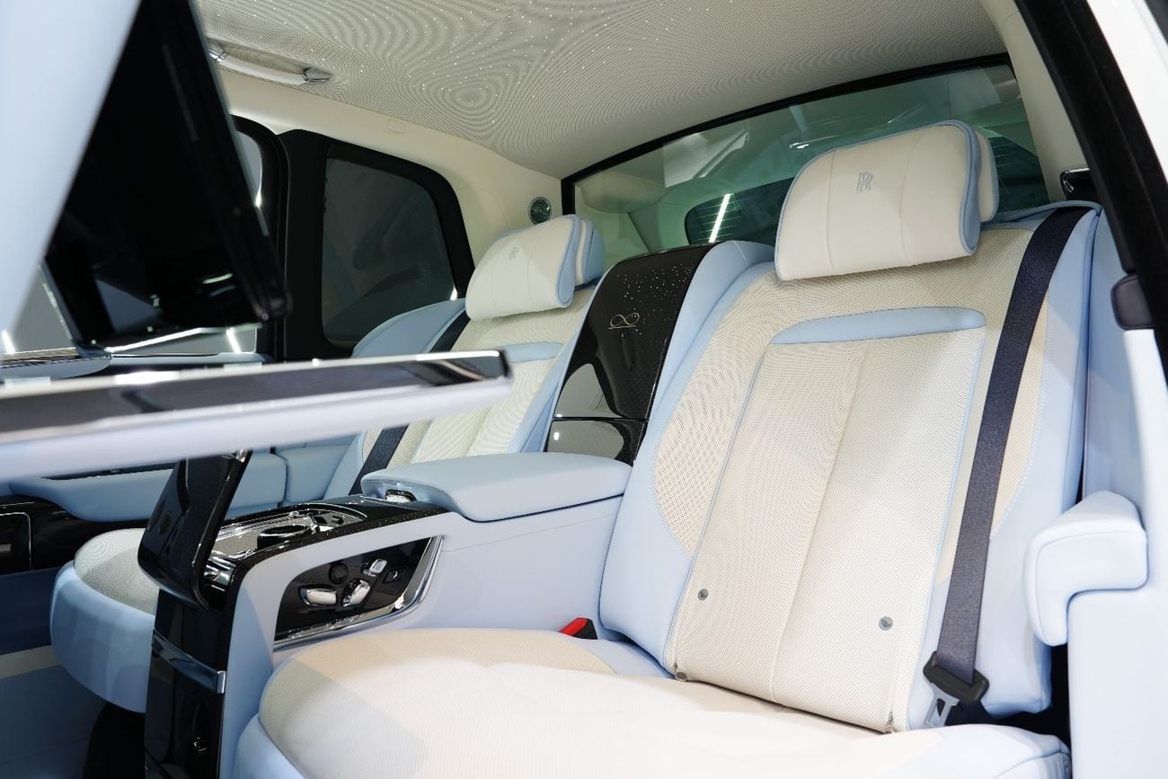 Rolls Royce Cullinan BLACK BADGE Executive Rear Seats, Rear Screens, Bespoke Audio, Dealer Warr + Serv!!