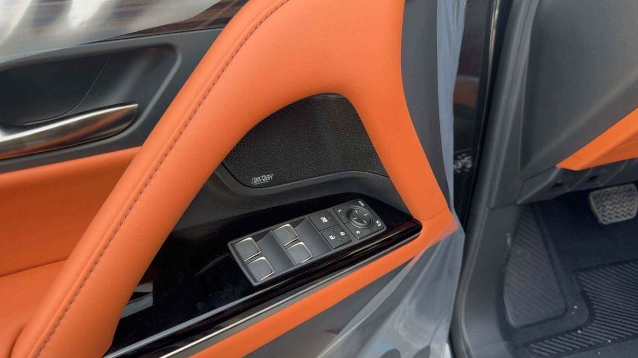 لكزس LX 600 VIP لكزس LX600 VIP - موديل 2026، لون أسود/برتقالي