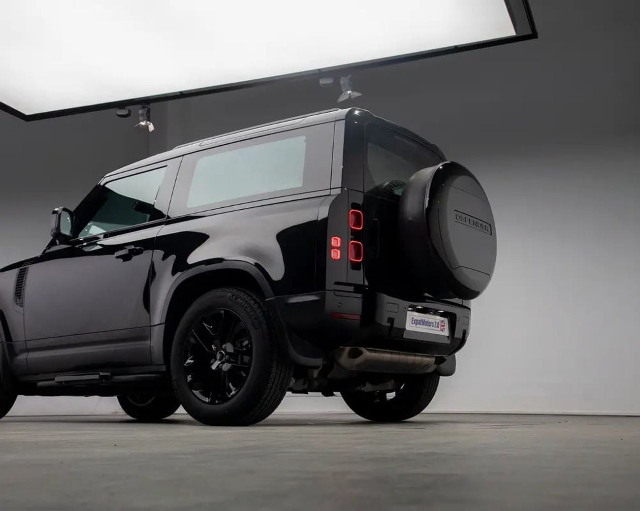 لاند روفر ديفندر Warranty until • FDSH • GCC Spec