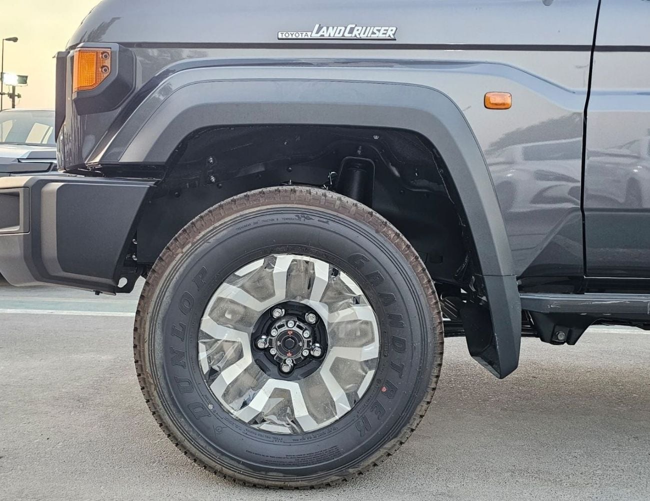 تويوتا لاند كروزر 70 LC71 LX HARDTOP || محرك بنزين V6 سعة 4.0 لتر، ناقل حركة أوتوماتيكي، دفع رباعي | قفل تفاضلي | ونش | L
