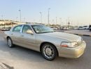 Lincoln Town Car SIGNATURE Accept a special price for a top-of-the-line model in excellent condition.