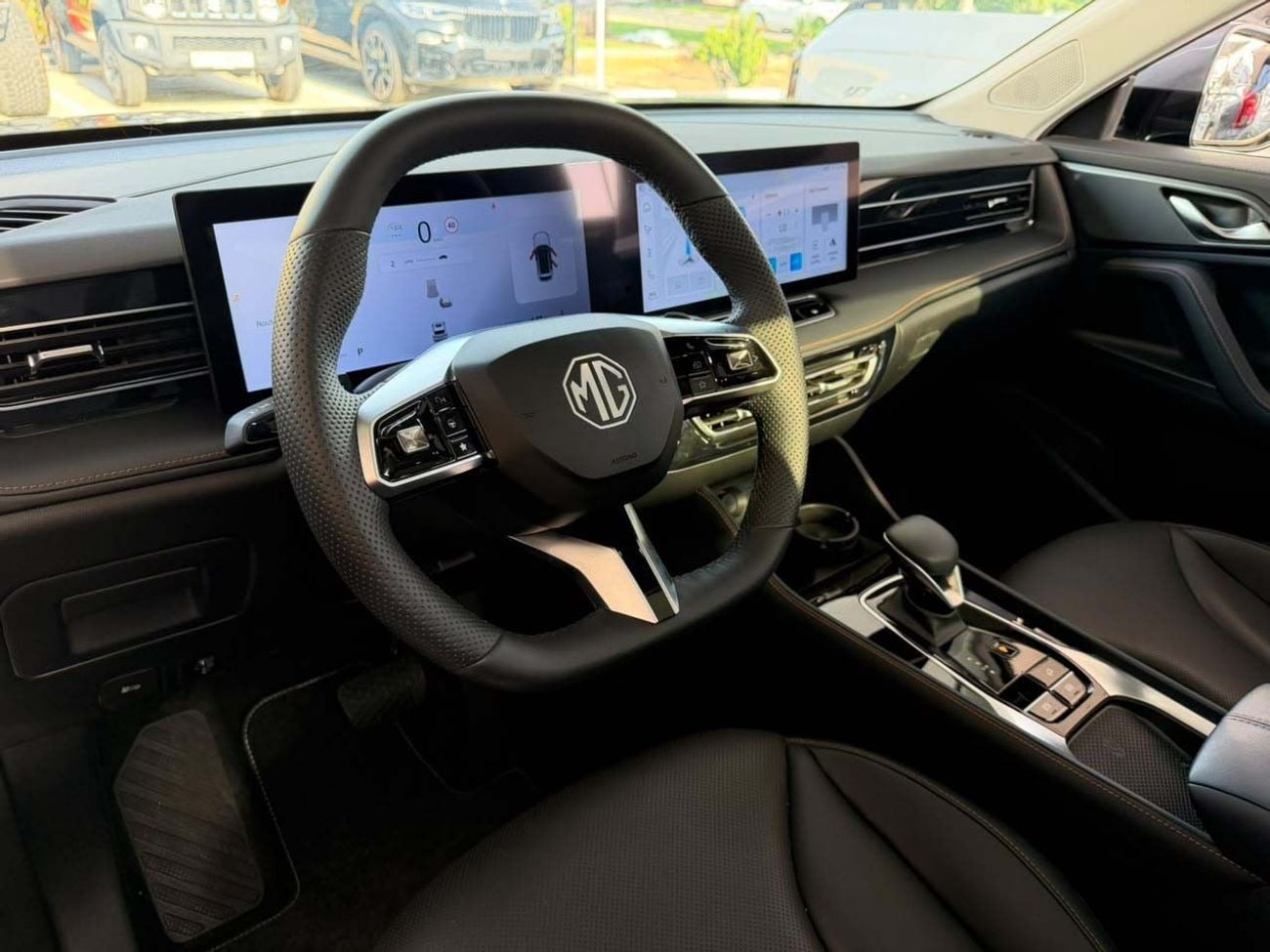 MG HS LUXURY