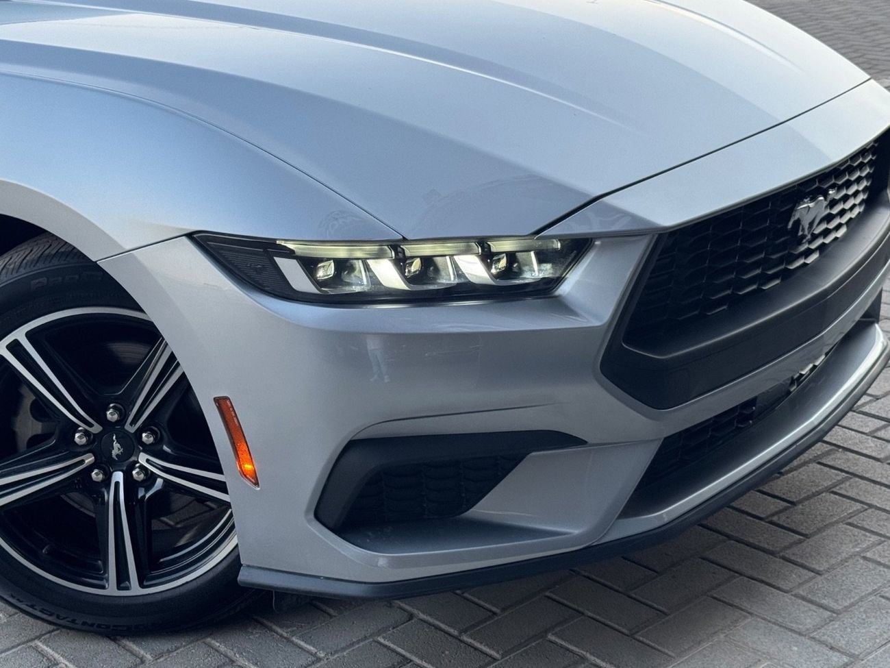 Ford Mustang STANDARD ECO BOOST / LOW MILEAGE/BIG SCREEN / RADAR / WIRELESS CHARGER/LANE DEPARTURE/BLIND SPOTS/