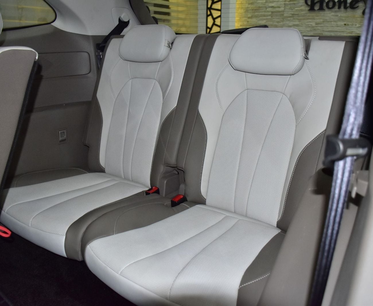 MG RX9 EXCELLENT DEAL for our MG RX9 ( 2023 Model ) in White Color Chinese Specs