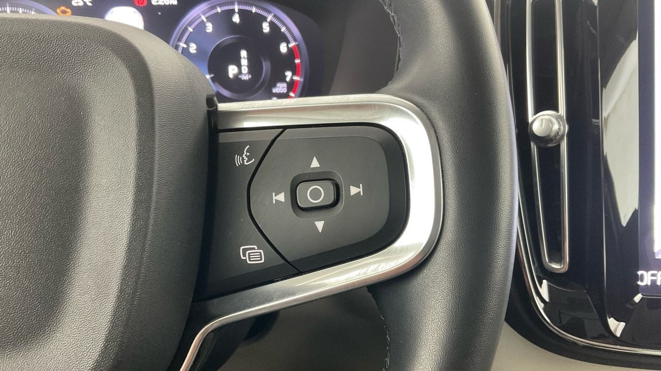 Volvo XC40 MOMENTUM | Guaranteed Warranty | 0 Down Payment