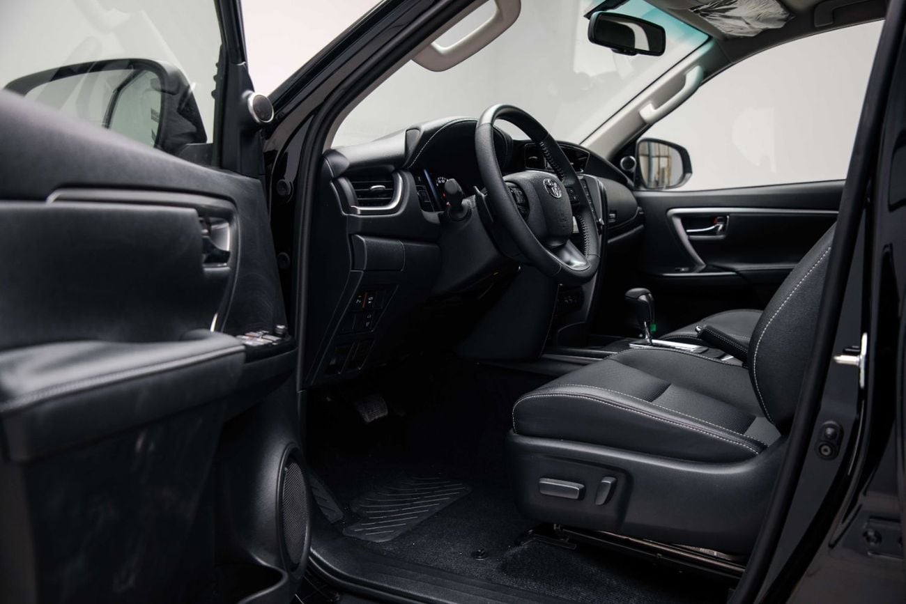 Toyota Fortuner SR5 4.0L - Attitude Black Inside Black | Export