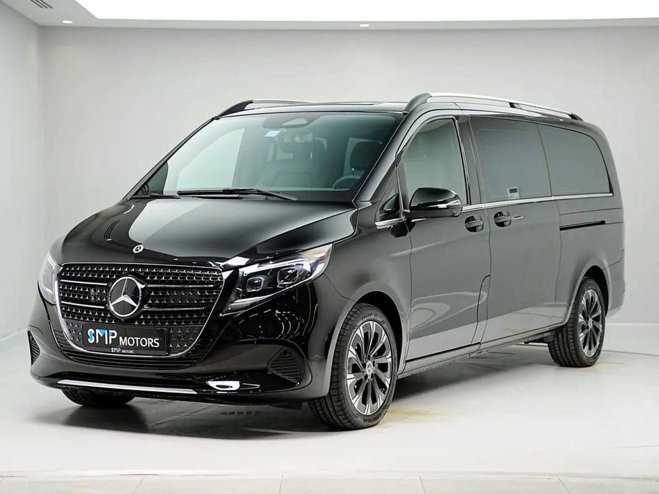 Mercedes Benz V300 AVANTGARDE Dealer WARRANTY | GCC specs | V300 AVANGARDE