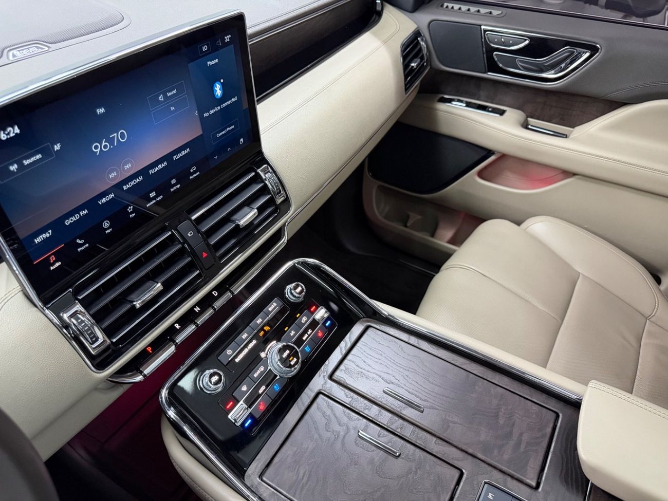 Lincoln Navigator RESERVE GCC .. FSH .. Perfect Condition .. Top Range