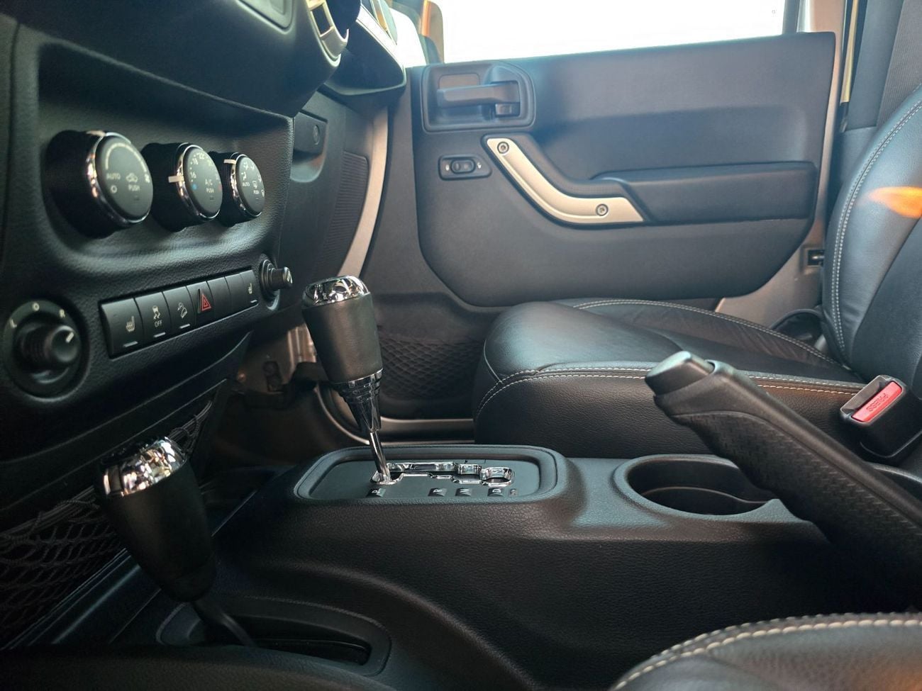 جيب رانجلر Sahara 3.6L A/T